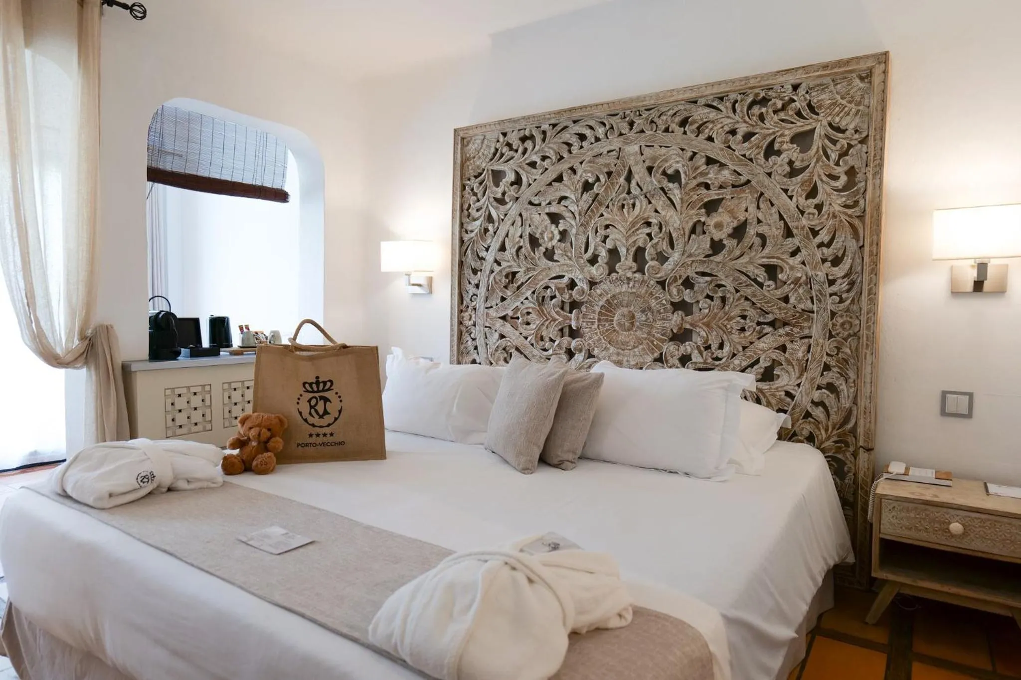 Bedroom, Bed in Hôtel Le Roi Théodore & Spa