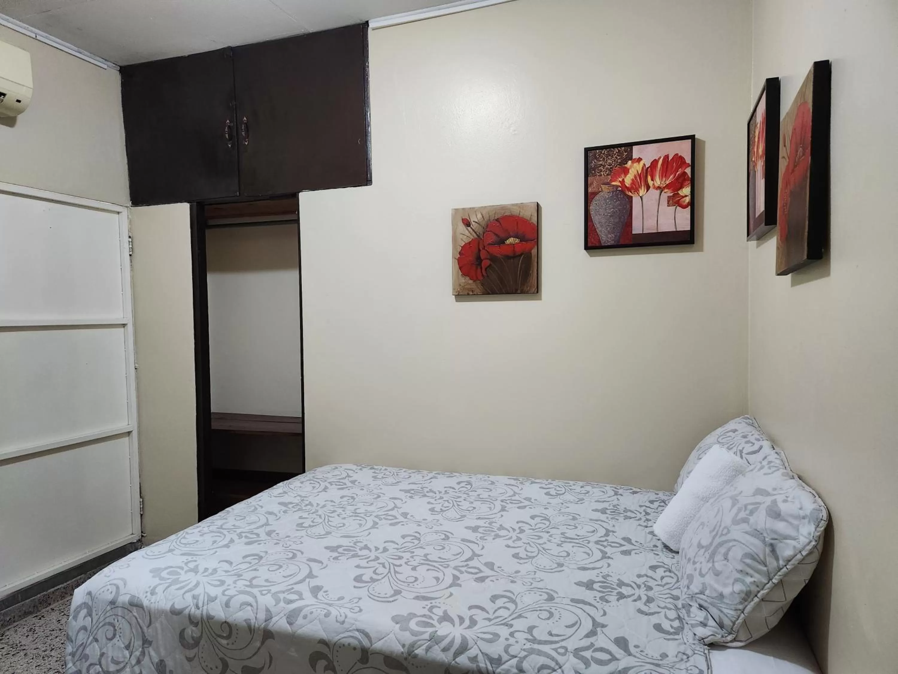 Photo of the whole room, Bed in Casa Altamira