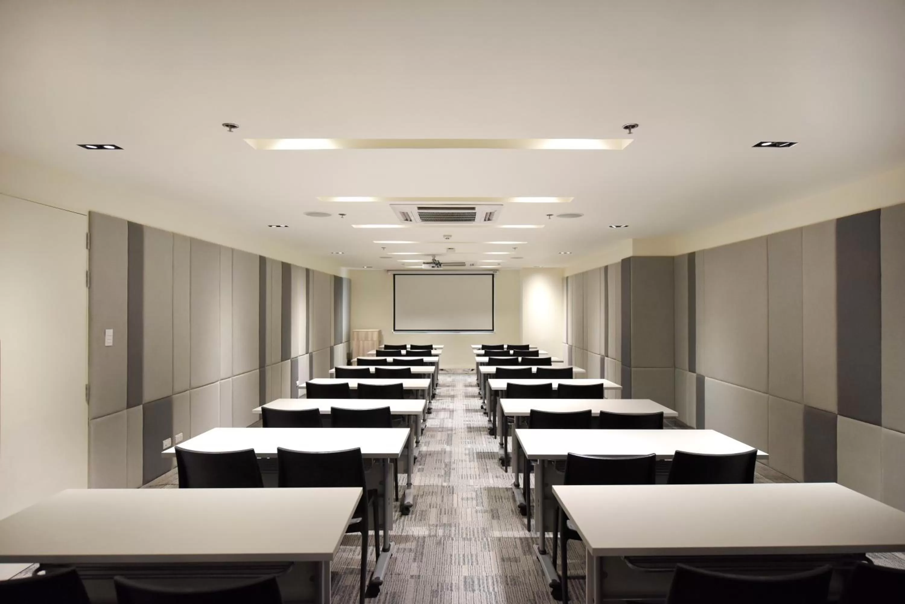 Meeting/conference room in Hop Inn Hotel Tomas Morato Quezon City