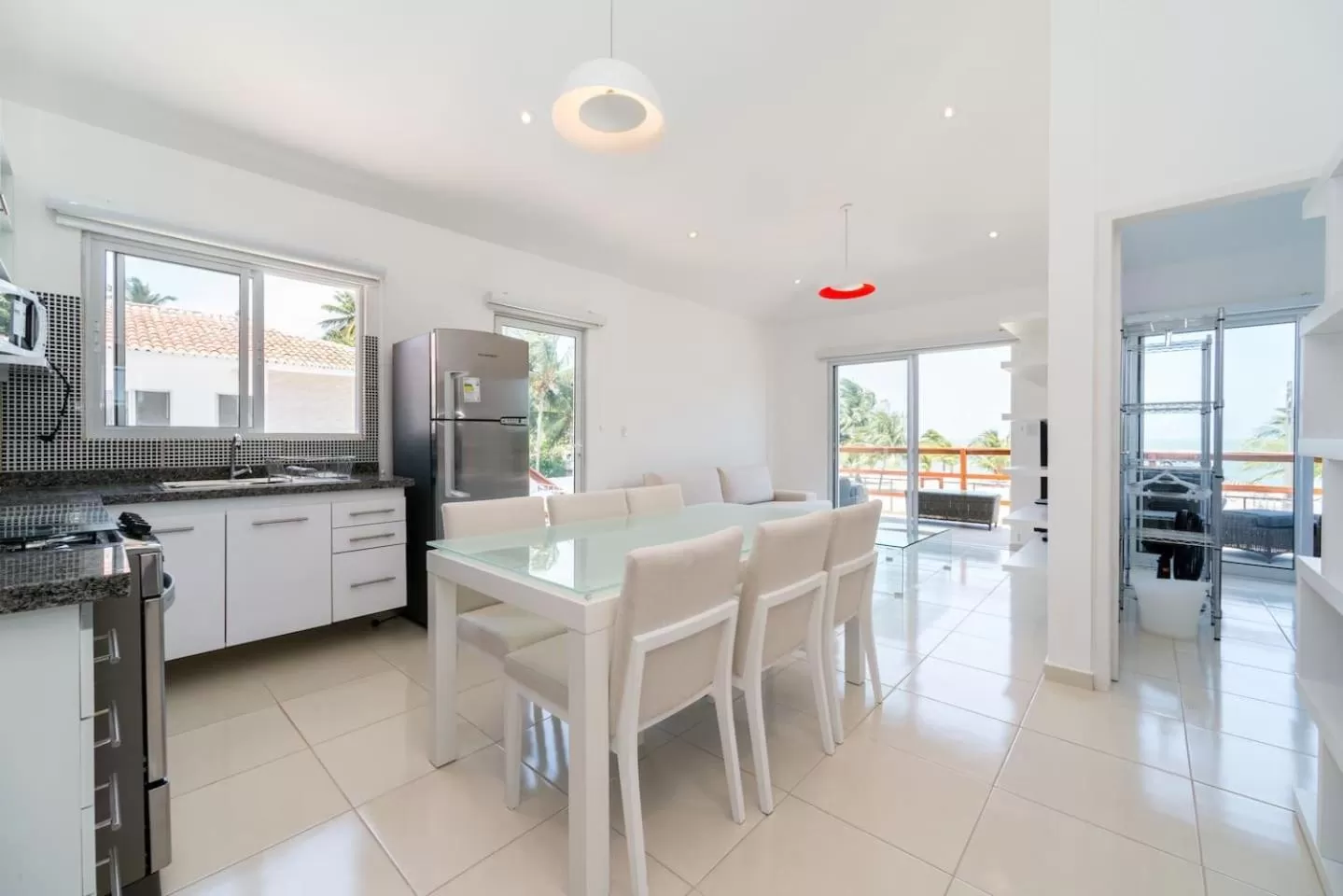 Kitchen/Kitchenette in Manga Verde Beach Residence