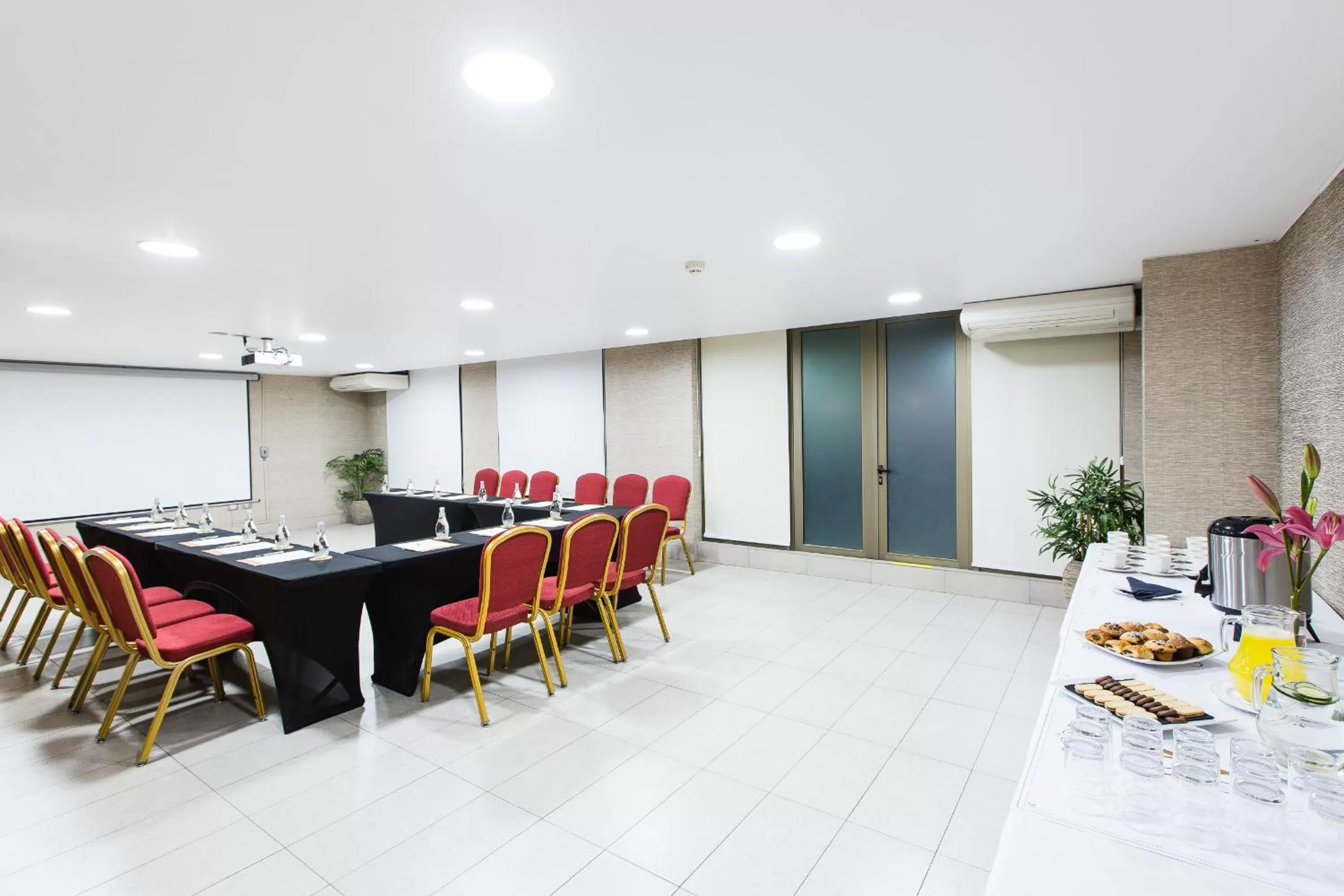 Meeting/conference room in Hotel Atacama Suites
