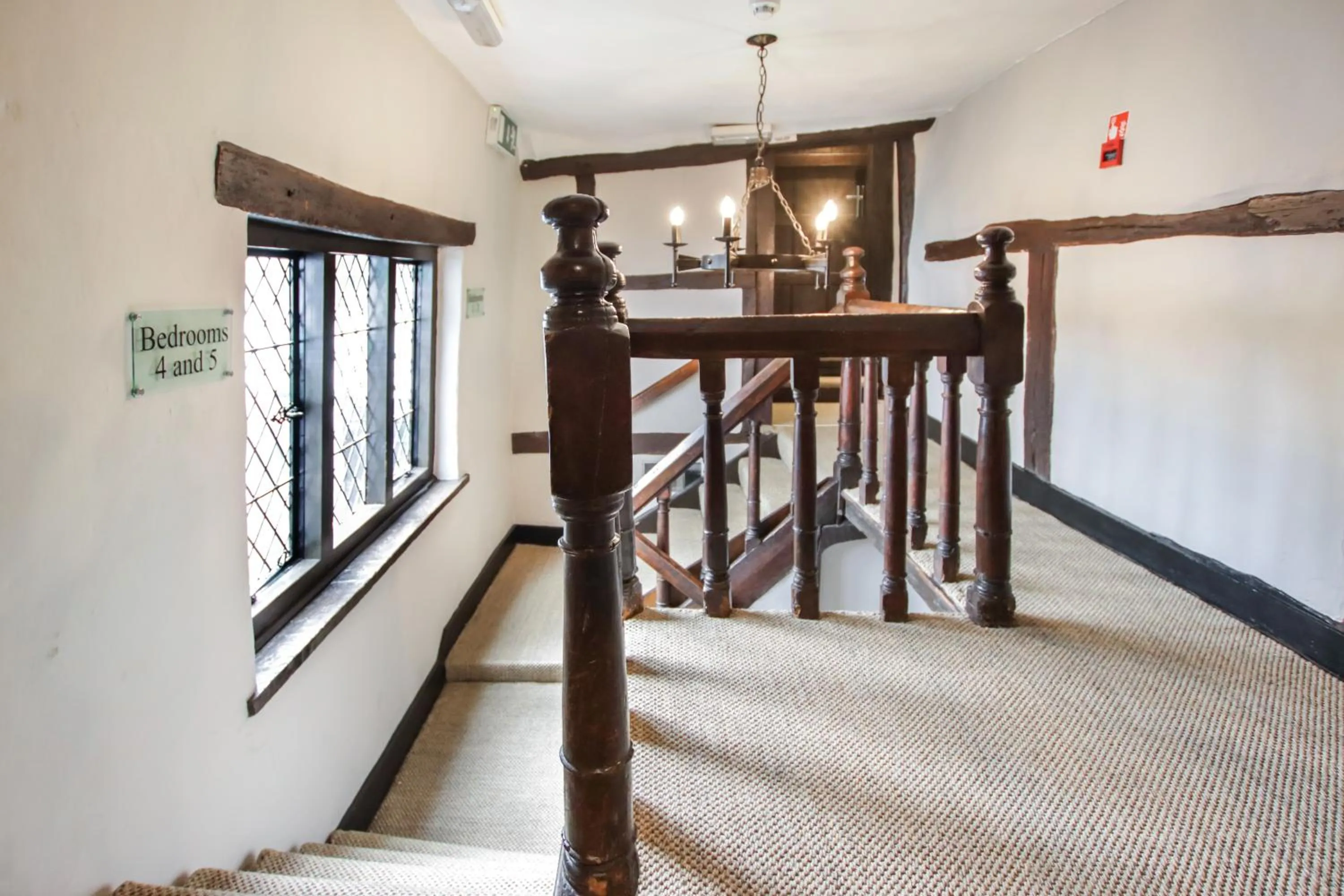 Property building, Bed in Kings Arms Hotel