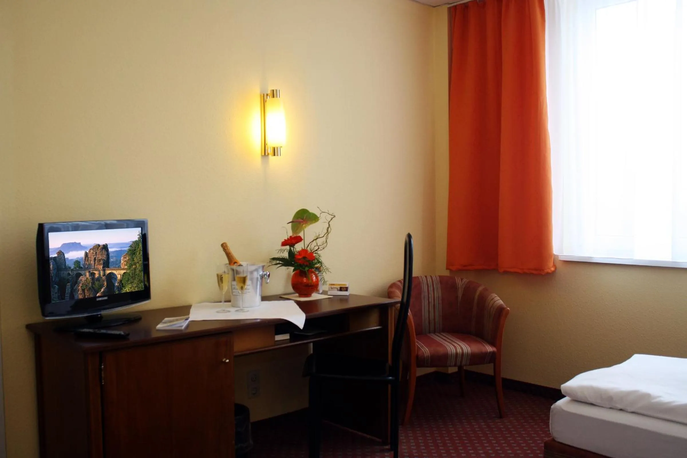 Seating area, Bed in Quick Hotel Dresden West