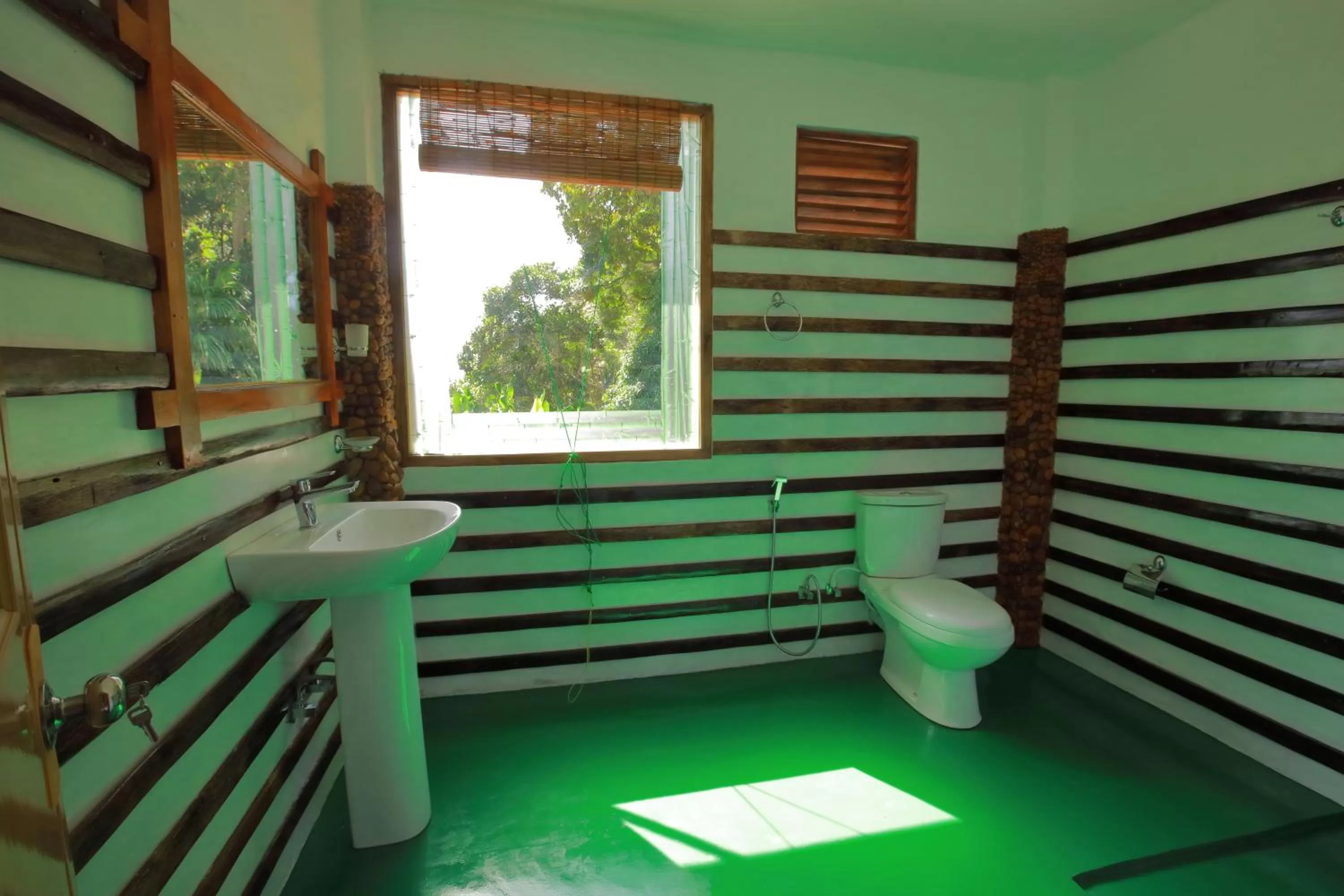Bathroom in The Winsome & Tree House