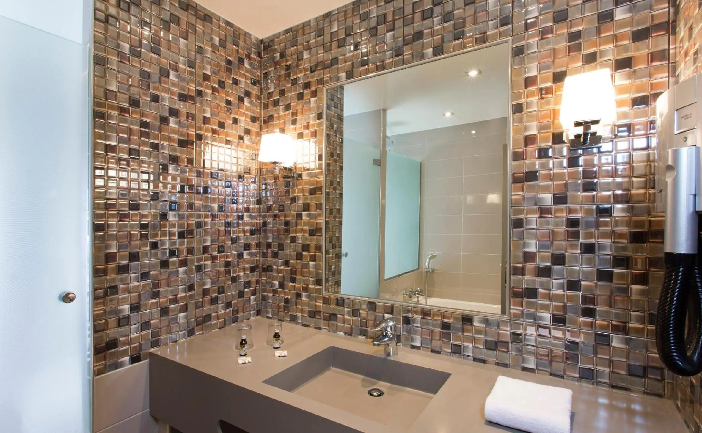 Bathroom in Hotel Concortel Paris