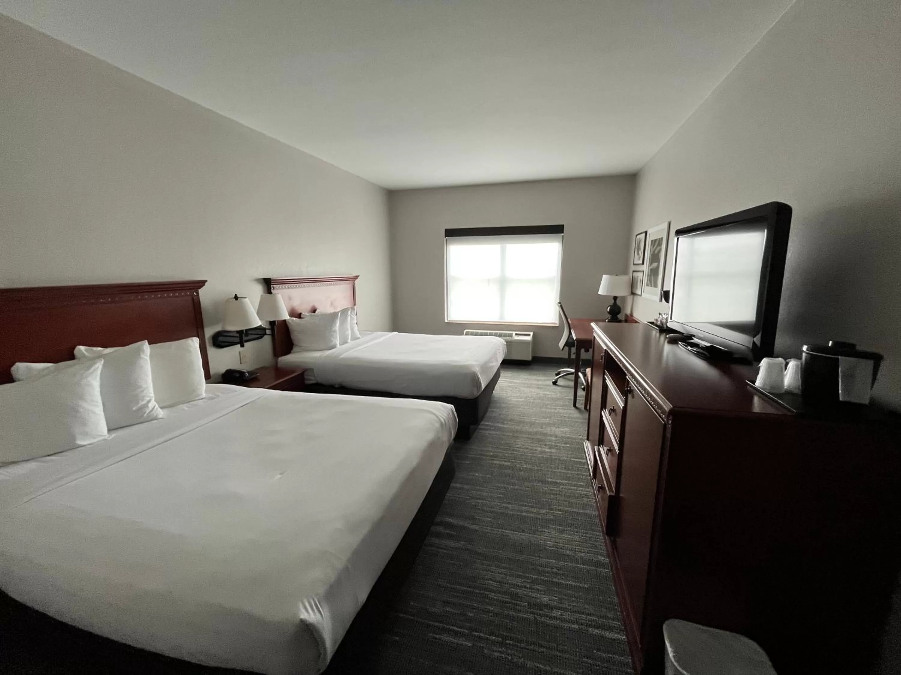 Queen Room with Two Queen Beds - Disability Access in Country Inn & Suites by Radisson, Harrisburg - Hershey West, PA