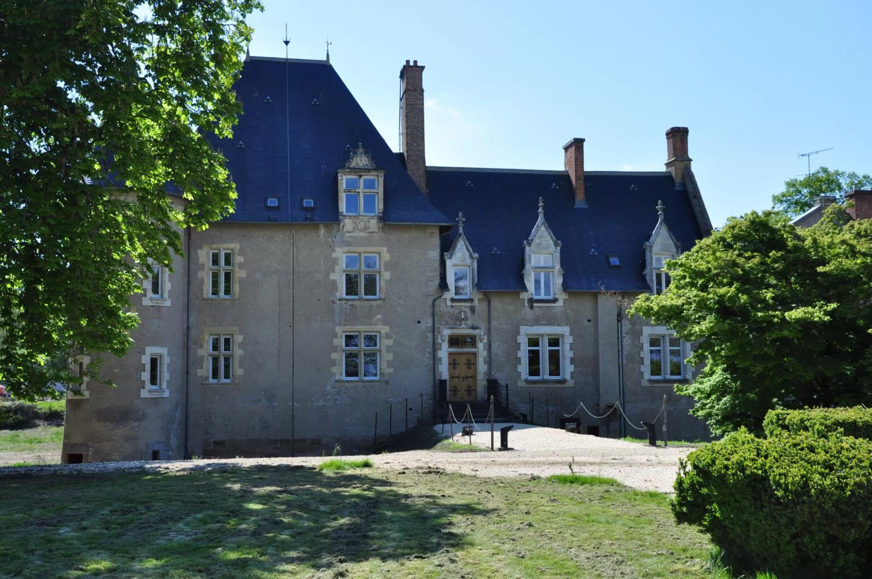 Property building in Château Origny - Moulins
