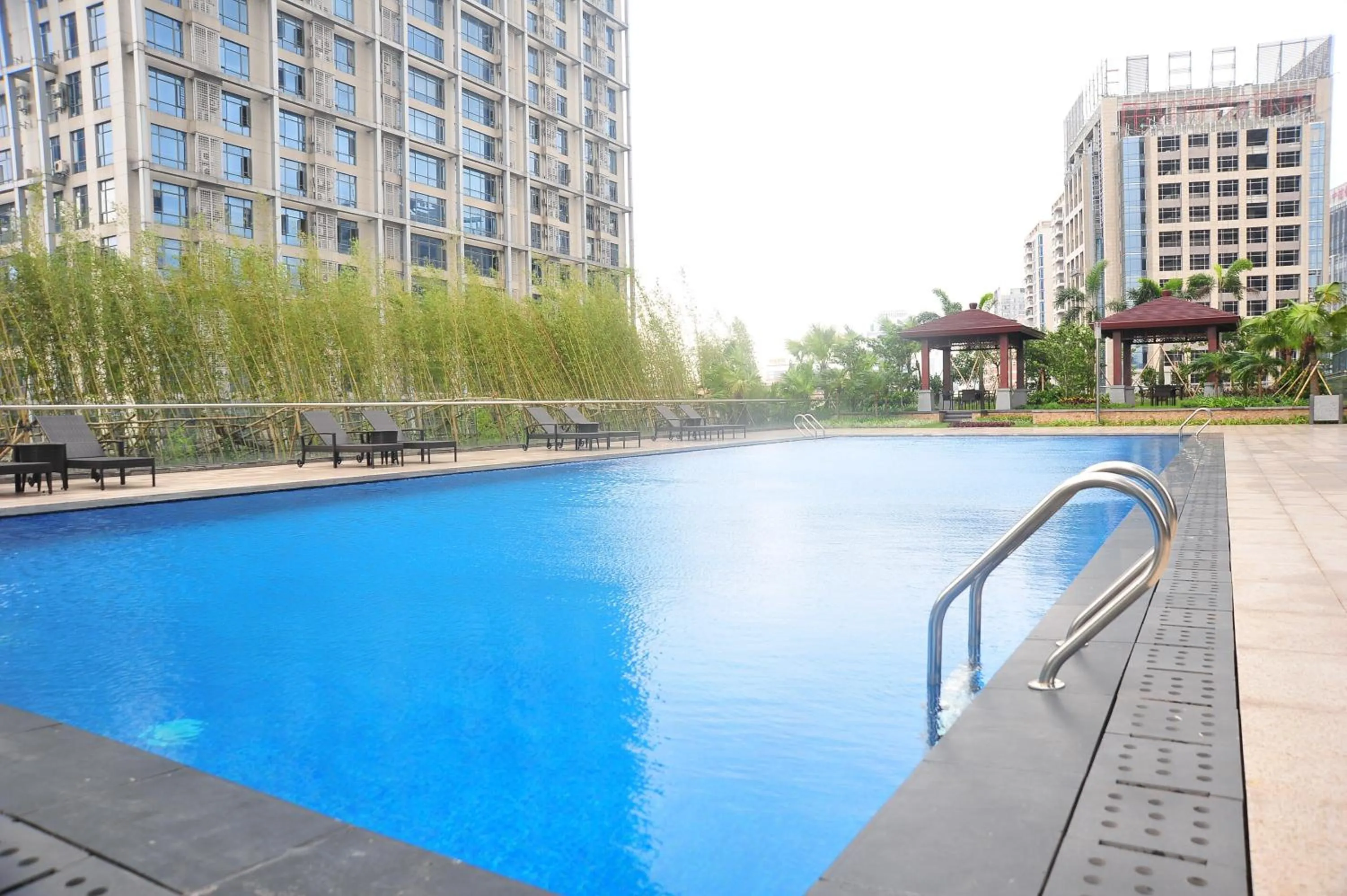 Swimming pool in Dongguan Kande International Hotel