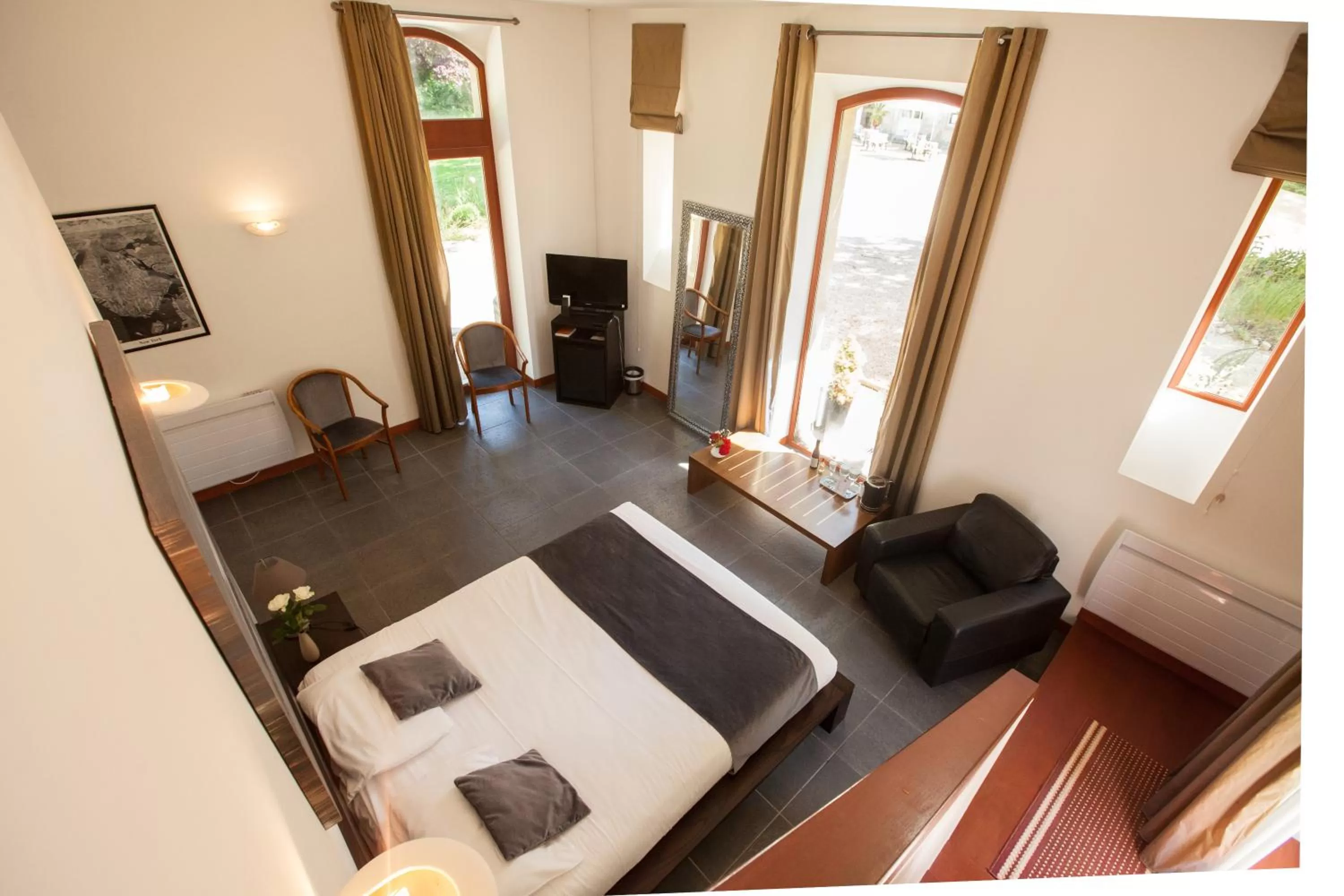 Photo of the whole room, Bed in Château de Bellefontaine - Teritoria