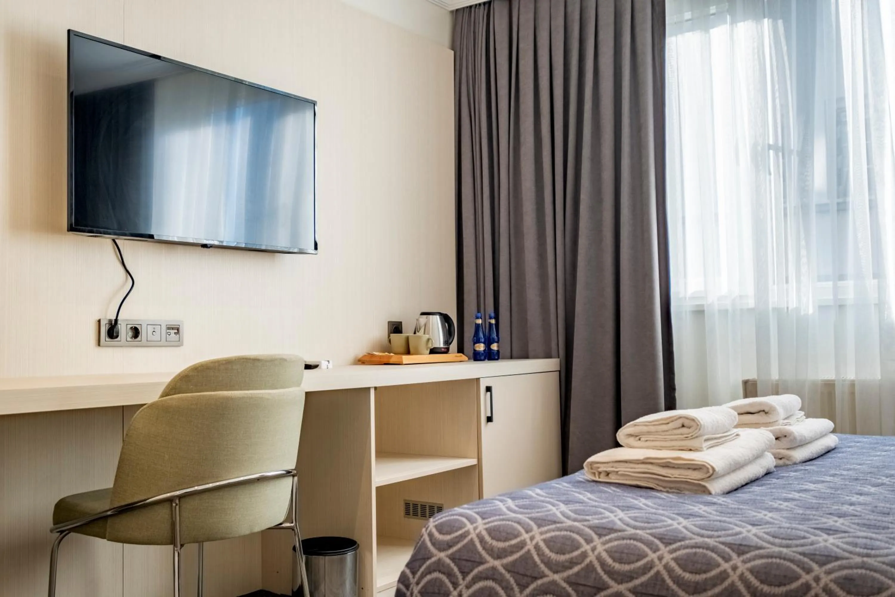 TV and multimedia, Bed in Hub Suite Istanbul