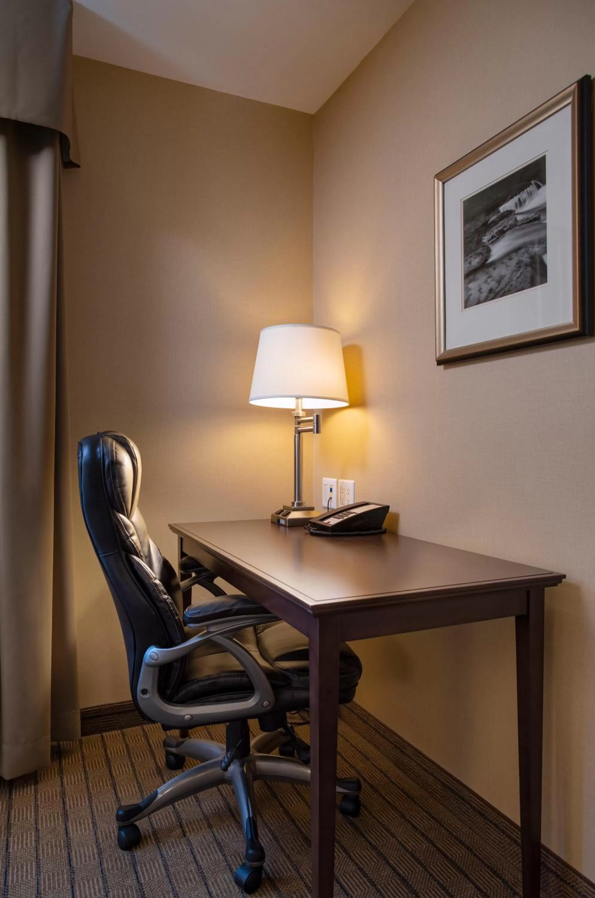 Business facilities in Bayview Hotel