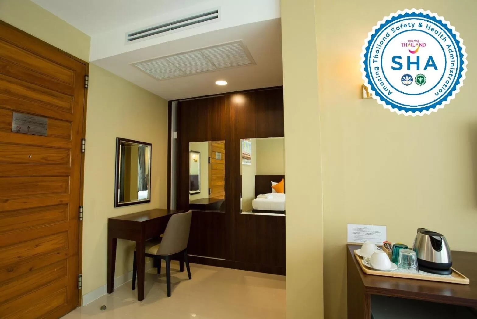 Coffee/tea facilities, Bed in S Bangkok Hotel, Navamin