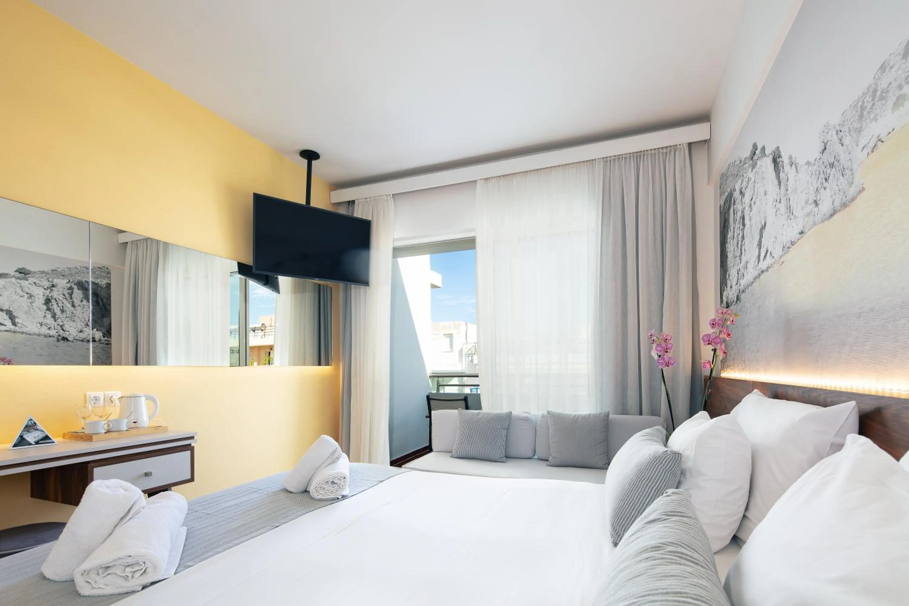 Photo of the whole room, Bed in Atrium Ambiance Hotel