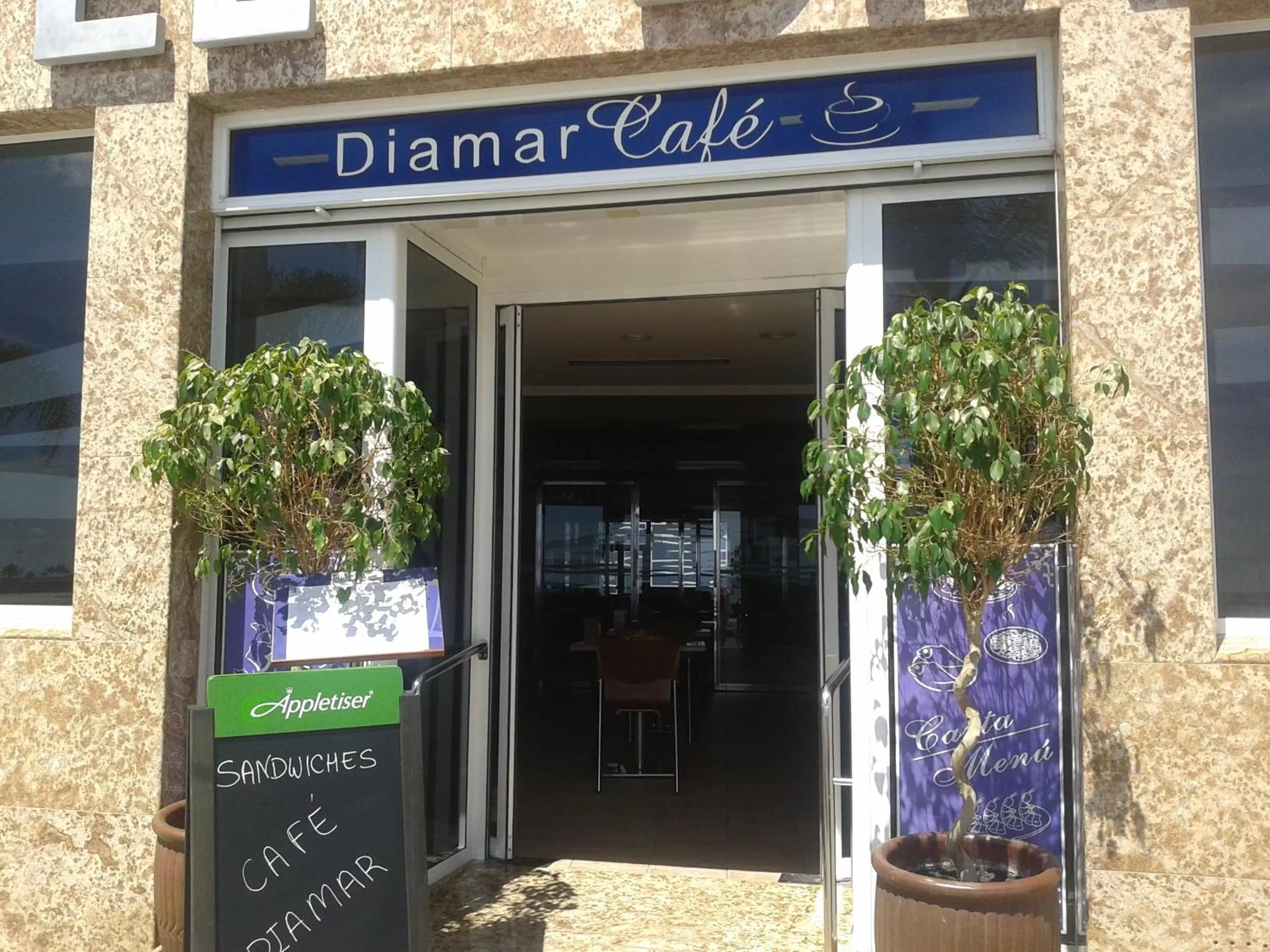 Lobby or reception in Checkin Diamar