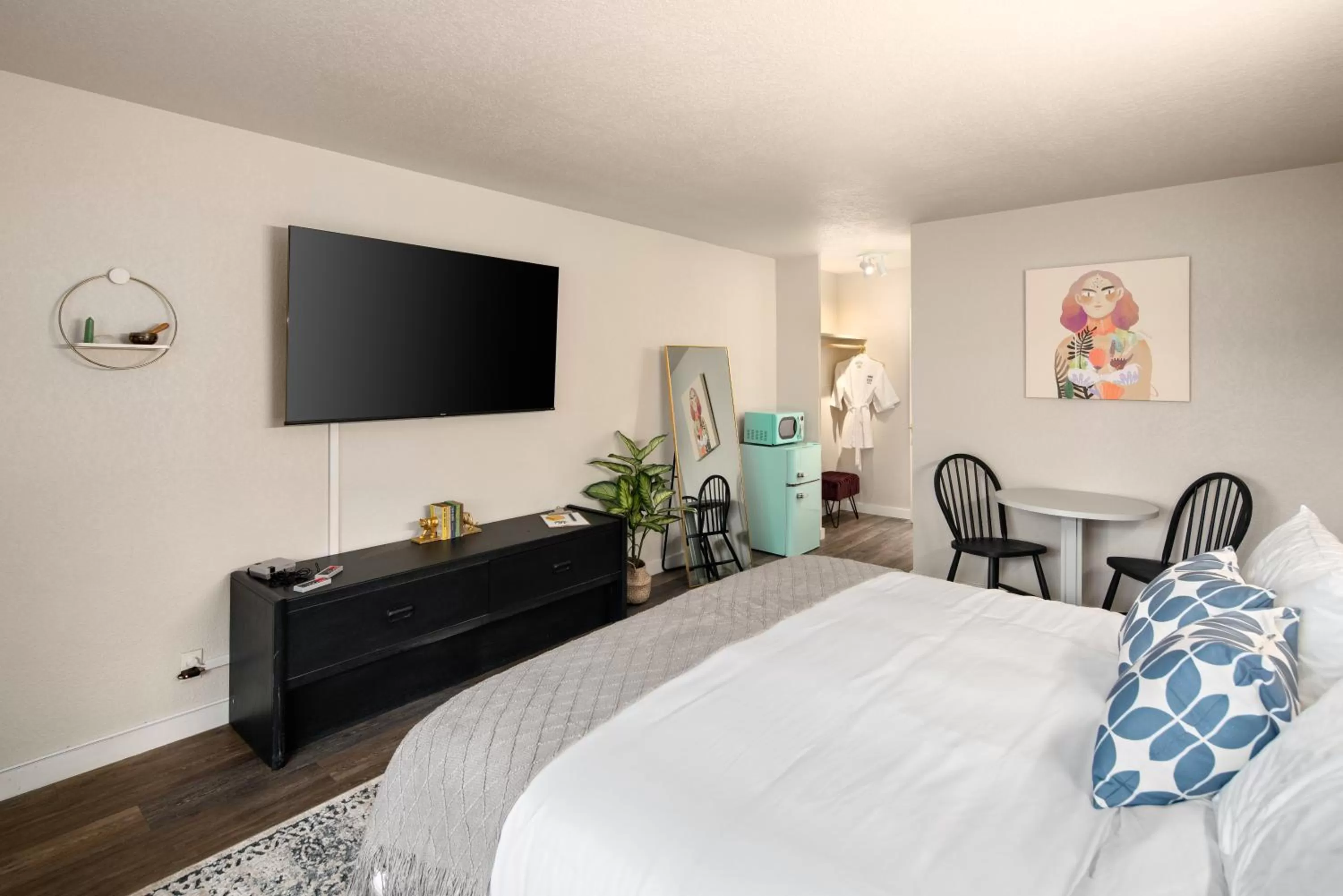 TV and multimedia, Bed in Hotel McCoy Pullman