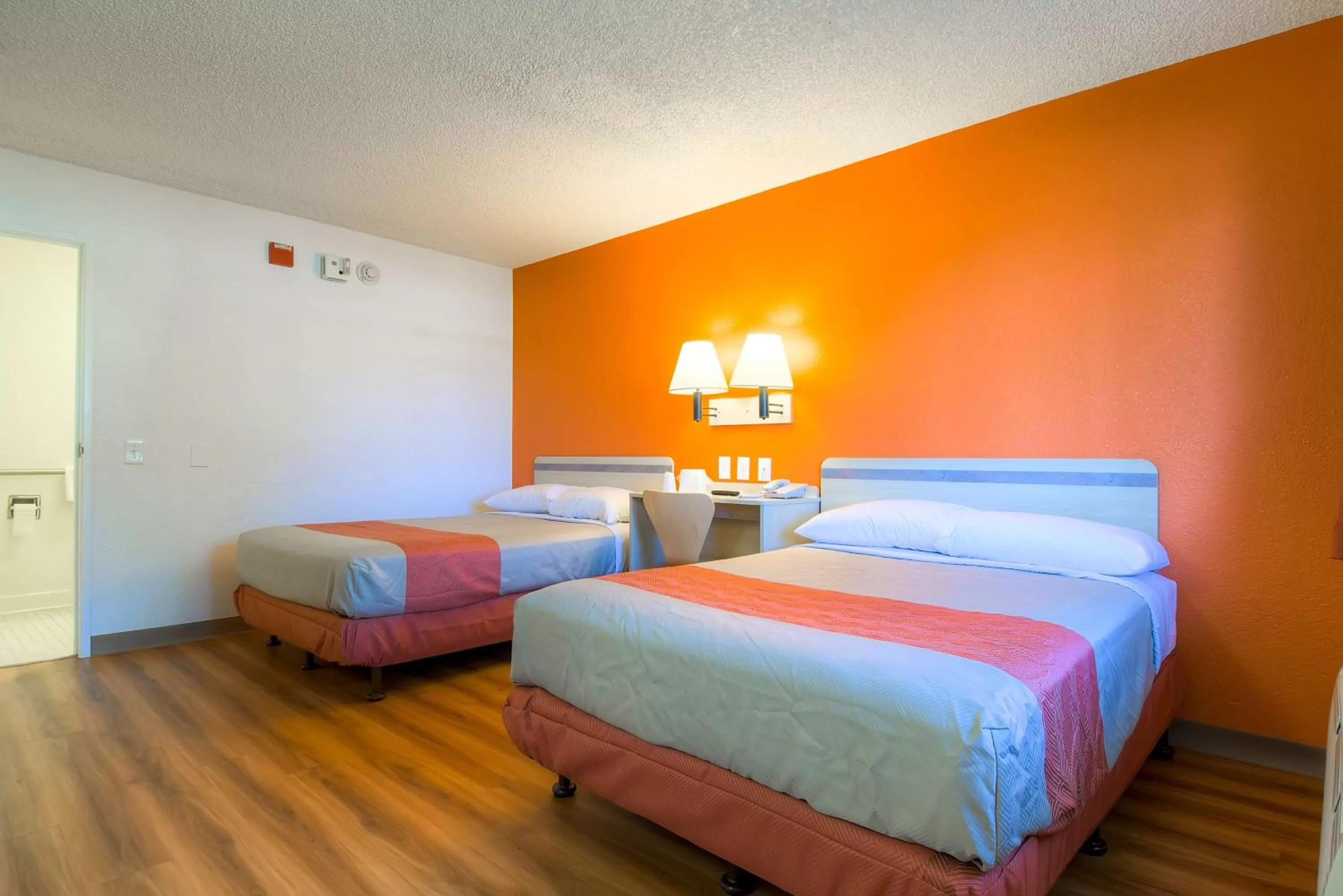 Bedroom, Bed in Motel 6-Rancho Mirage, CA - Palm Springs