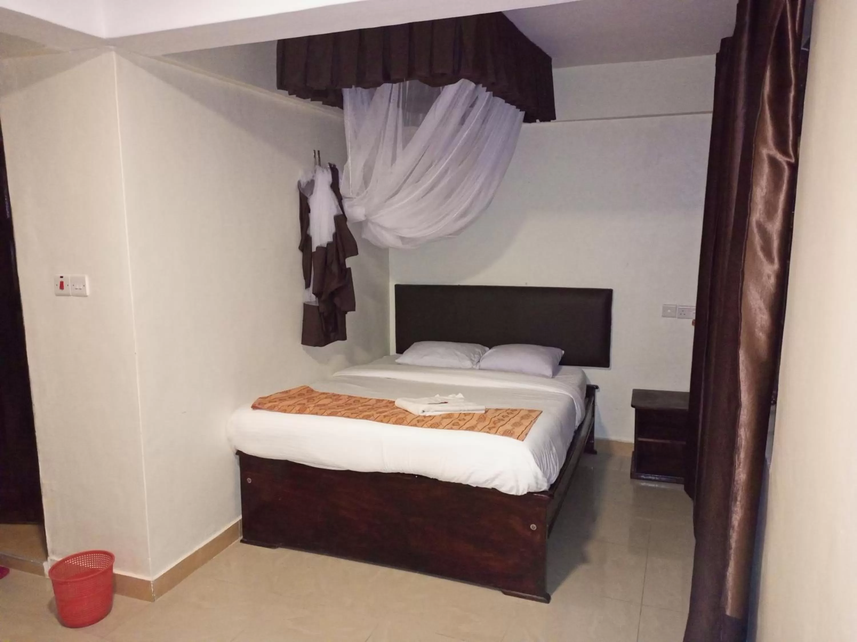 Bedroom, Bed in Beach View Hotel - Kisumu