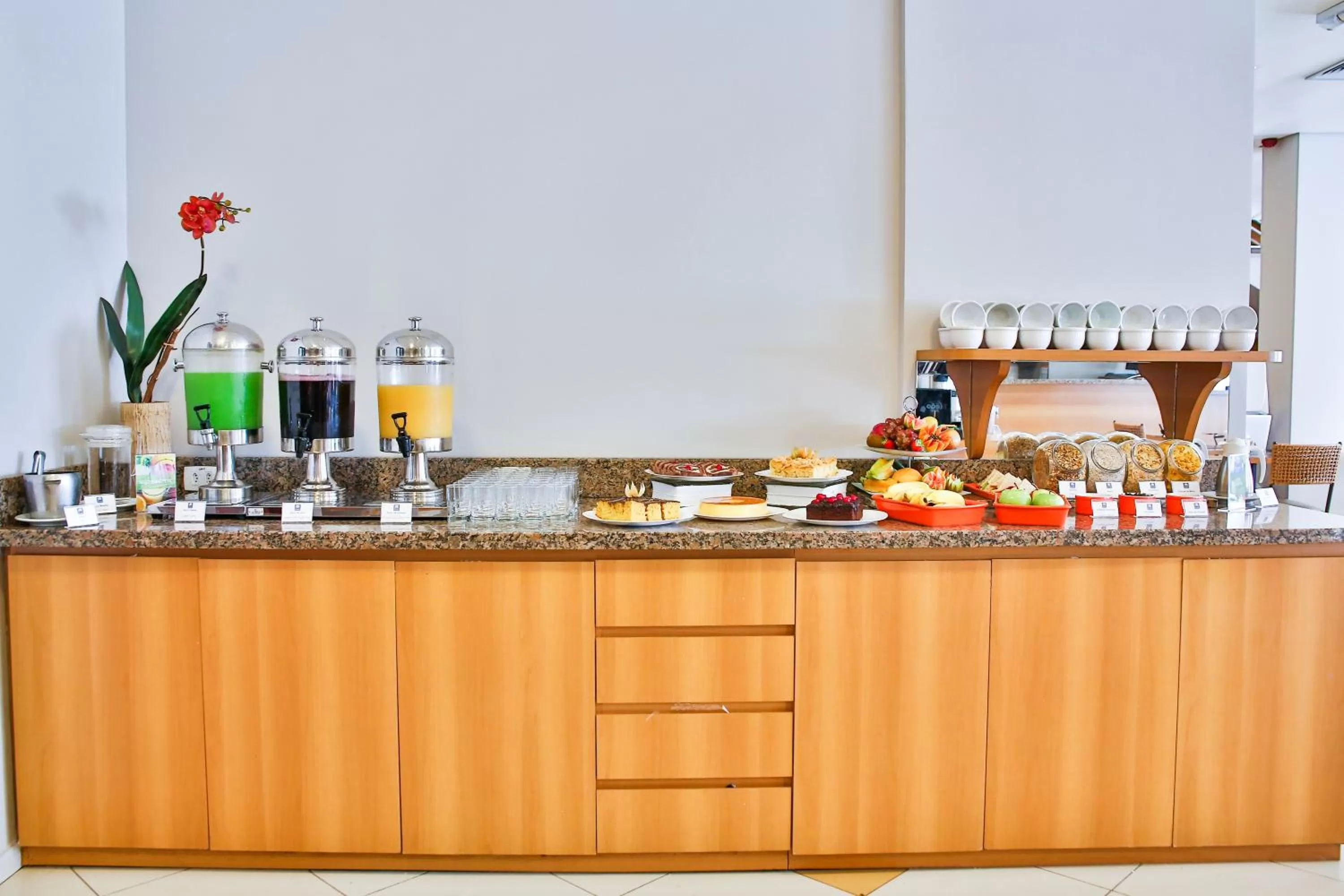 Buffet breakfast in Comfort Hotel Joinville