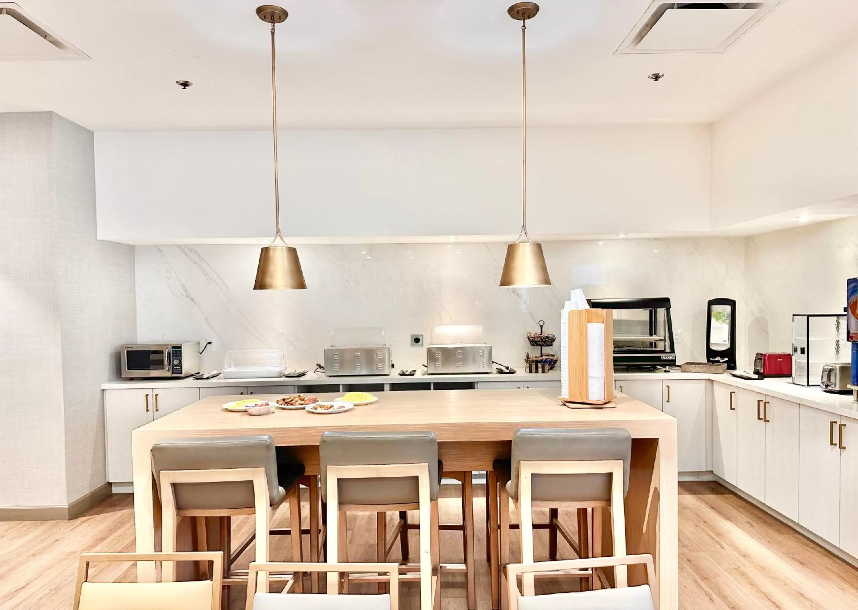 Breakfast in Lincoln Hotel Monterey Park Los Angeles