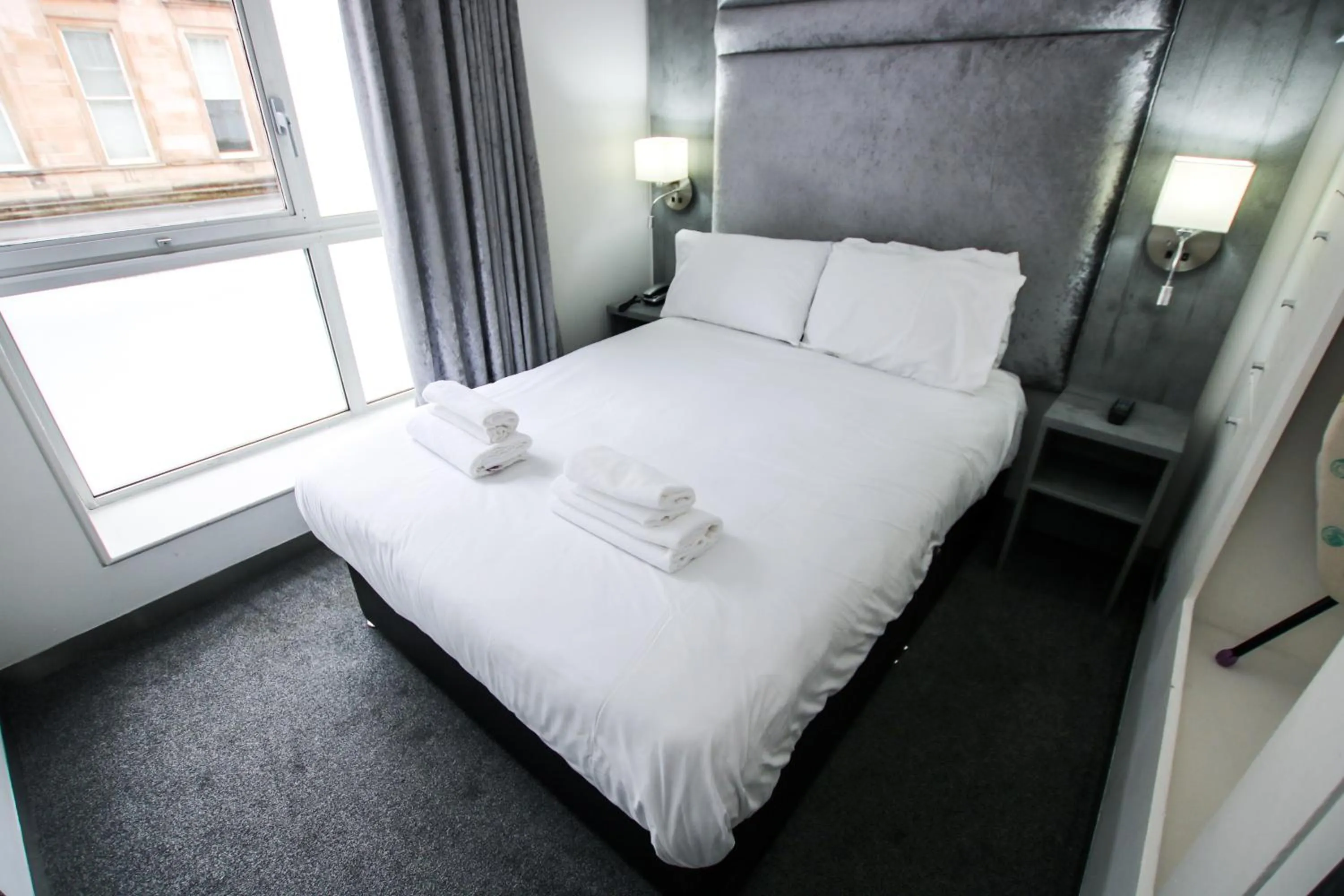 Bed in Brunswick Merchant City Hotel