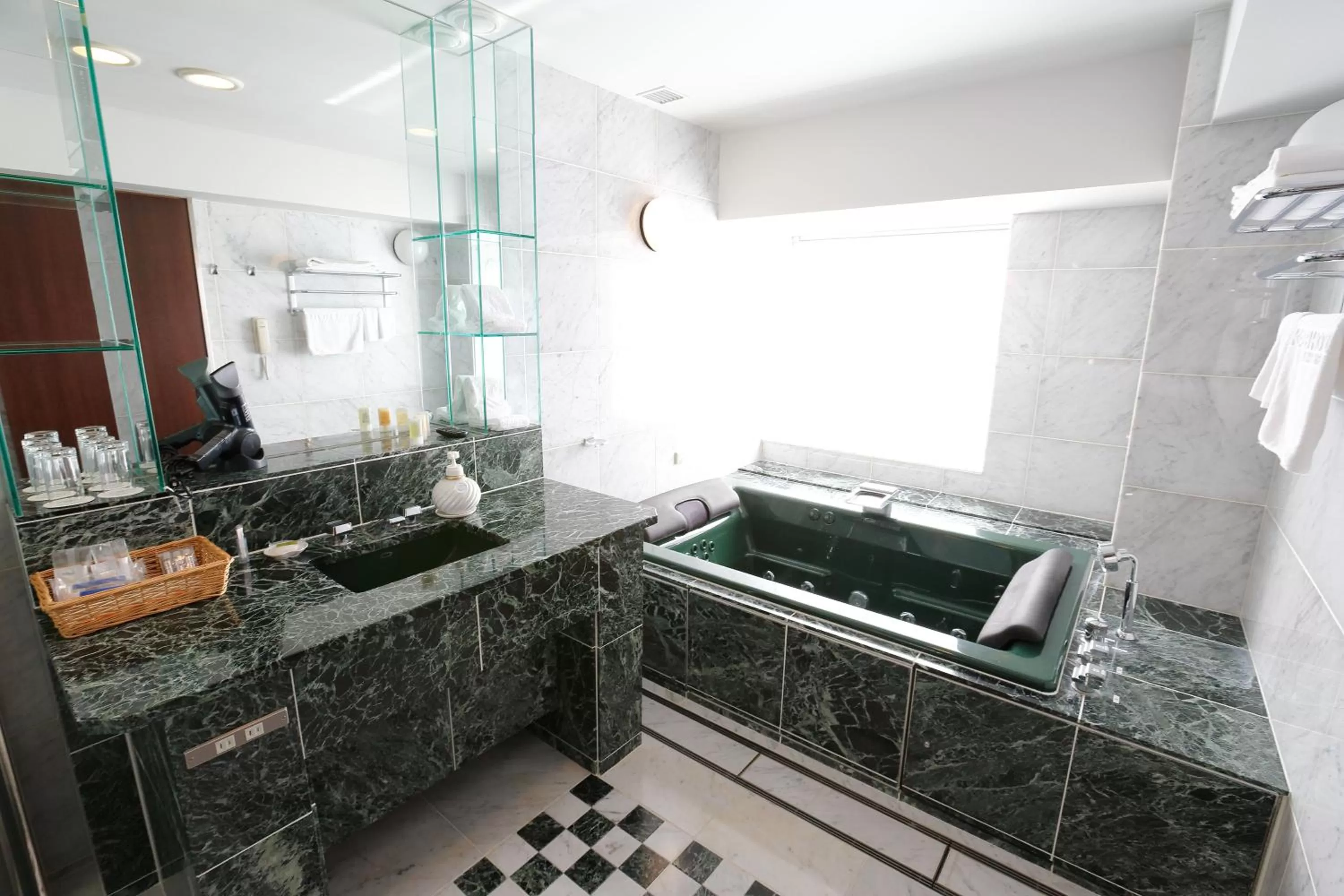 Shower in Keisei Hotel Miramare