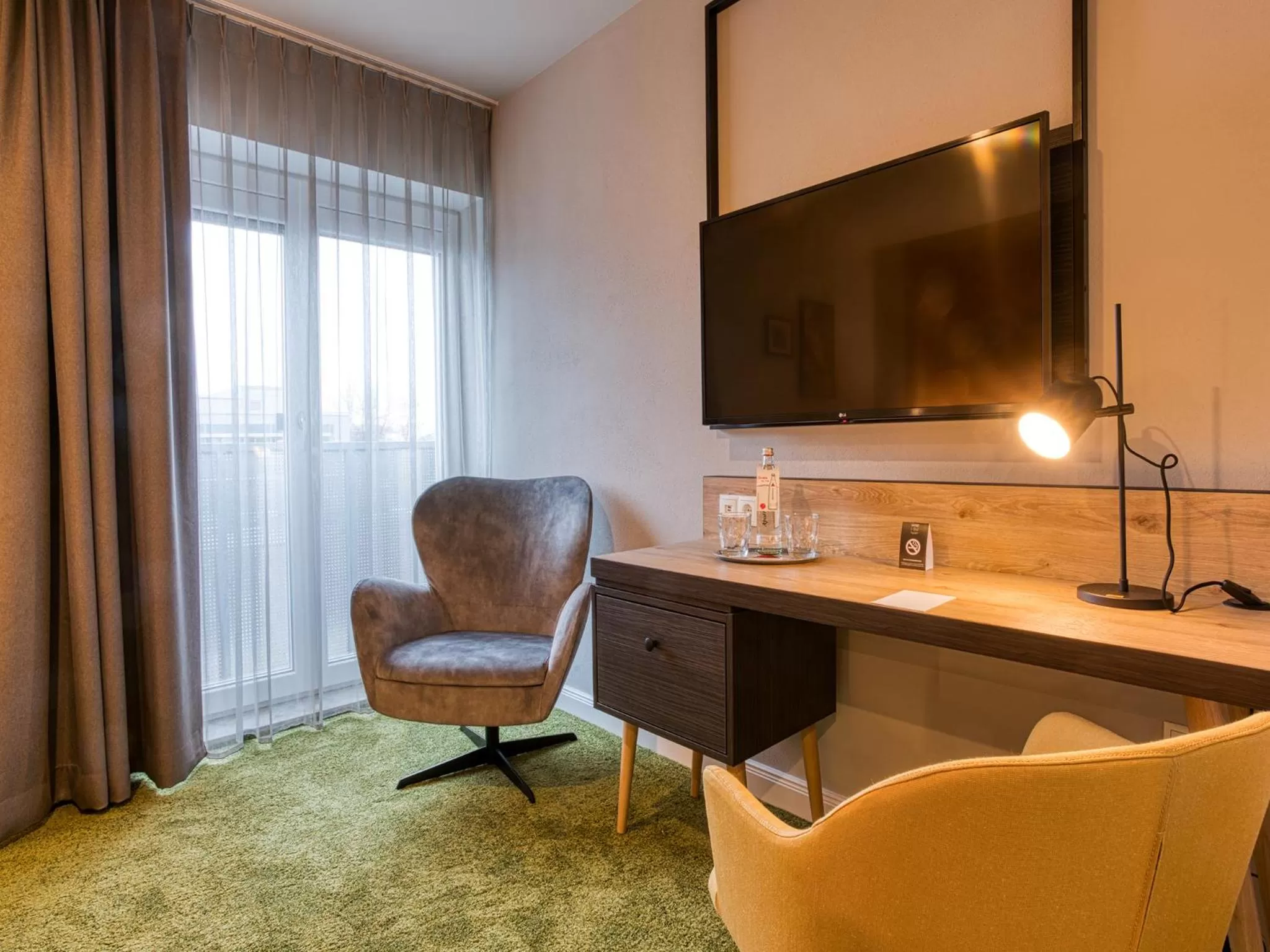Photo of the whole room, TV/Entertainment Center in NYCE Hotel Ingolstadt