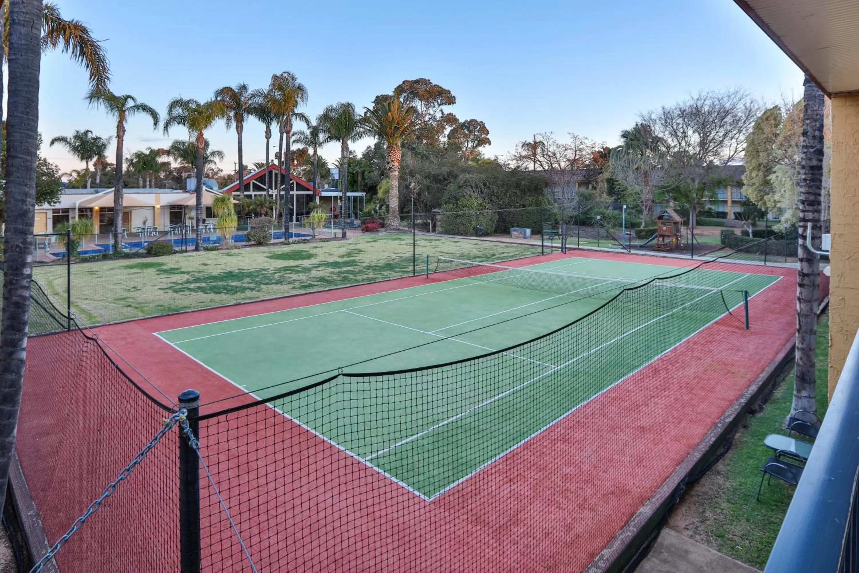 Tennis court in Mildura Inlander Resort