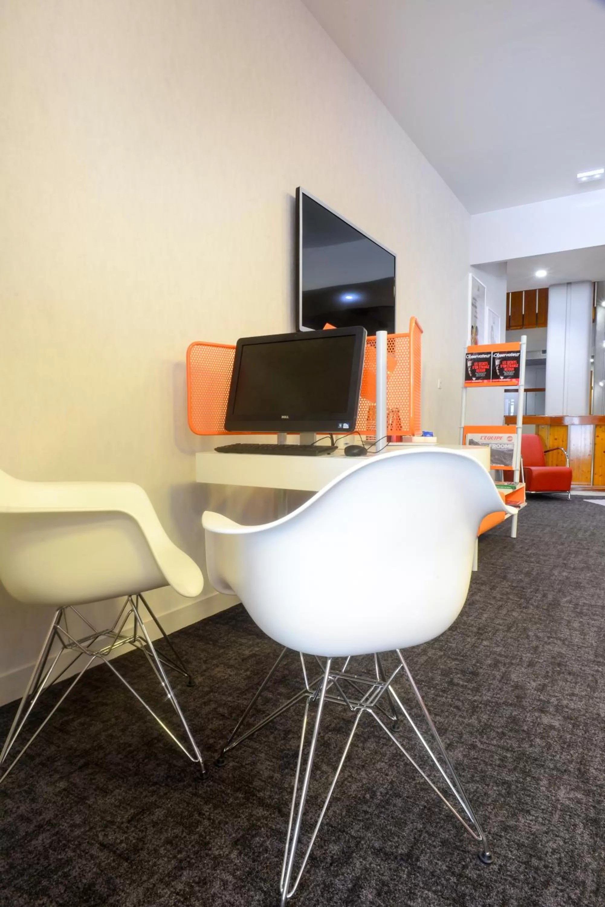 Lobby or reception in ibis Styles Poitiers Centre