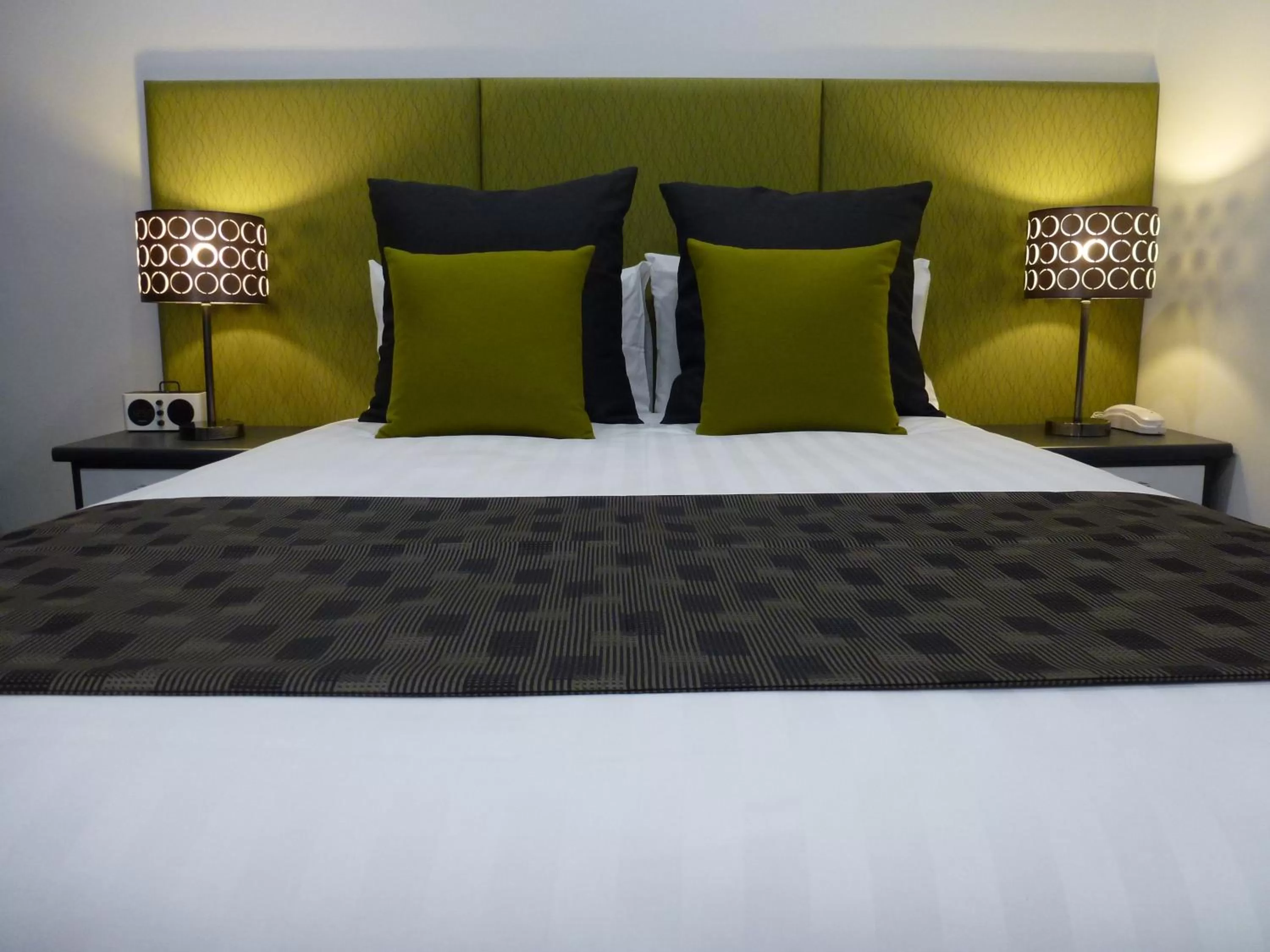 Bedroom, Bed in Tower Motor Inn