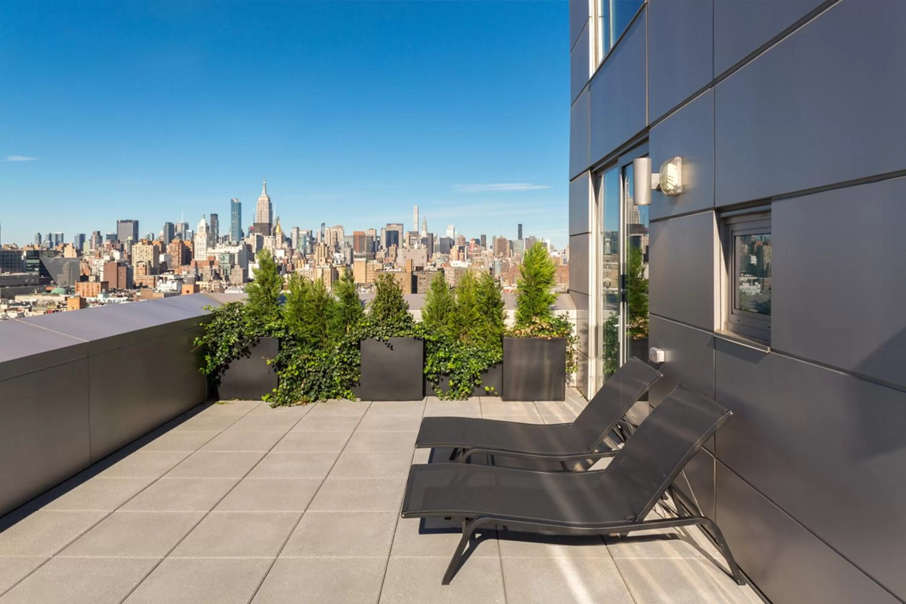 Photo of the whole room in Hotel Indigo Lower East Side New York by IHG