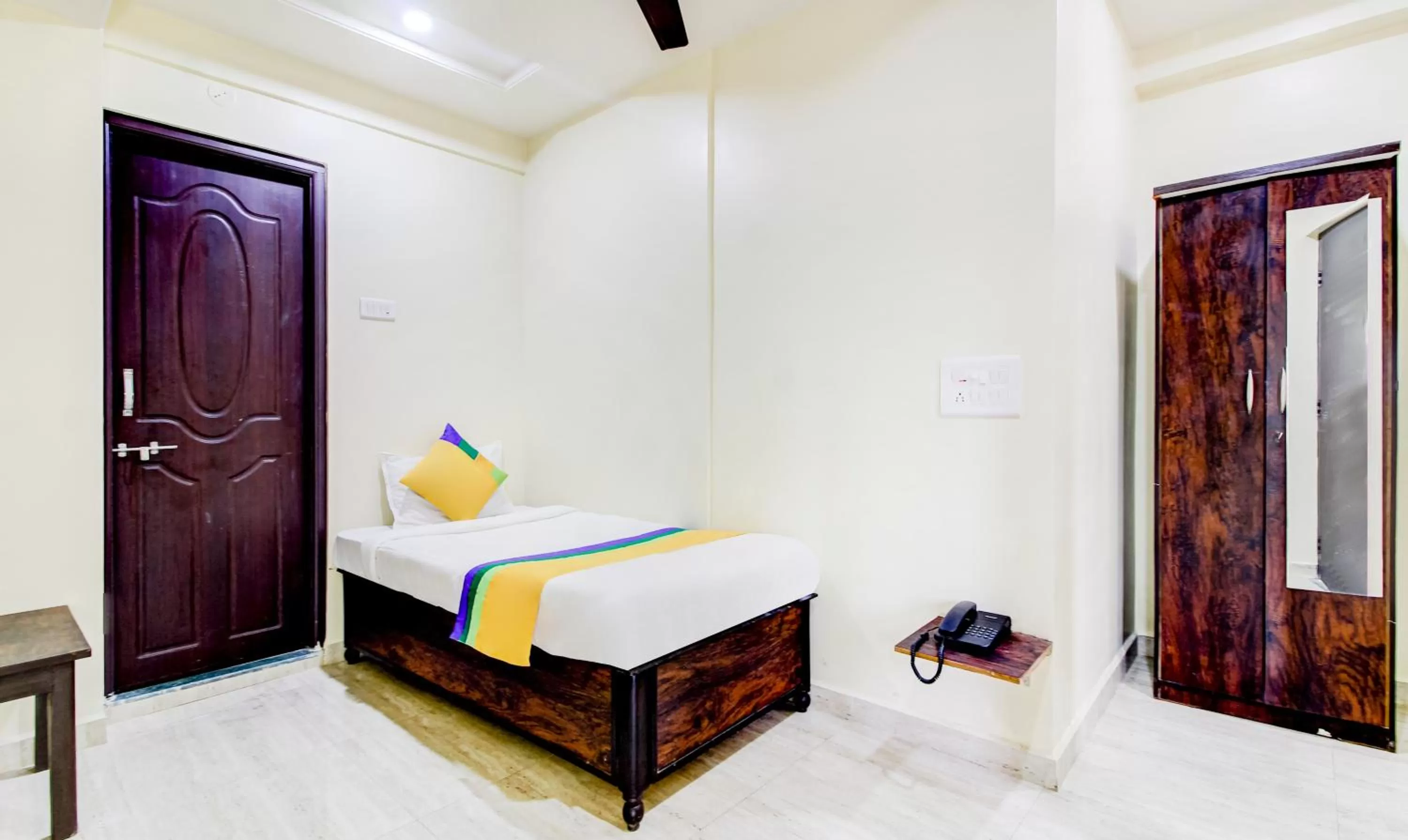 Photo of the whole room, Bed in Itsy Hotels Aditya