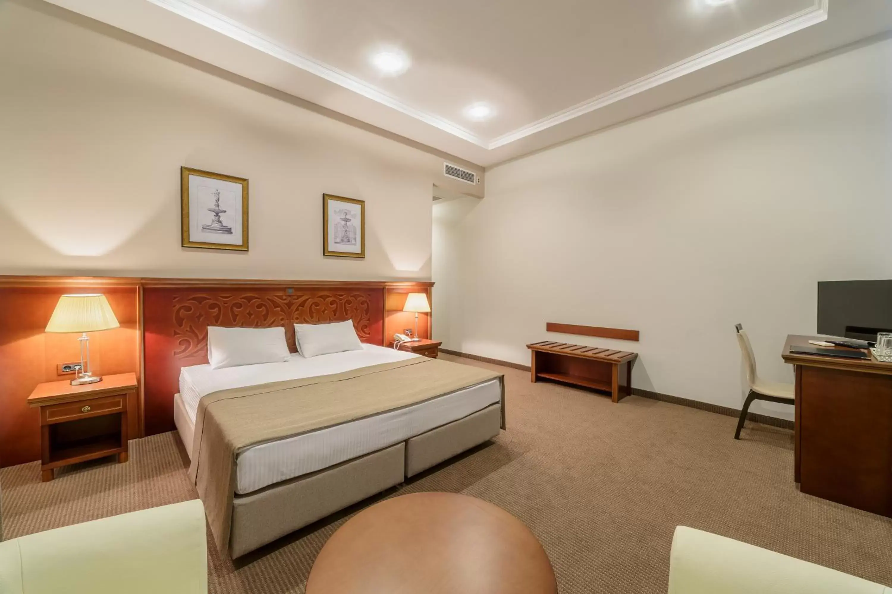 Standard Double or Twin Room with Balcony - single occupancy in Alarus Luxe Hotel Standard Double or Twin Room with Balcony - single occupancy in Alarus Luxe Hotel
