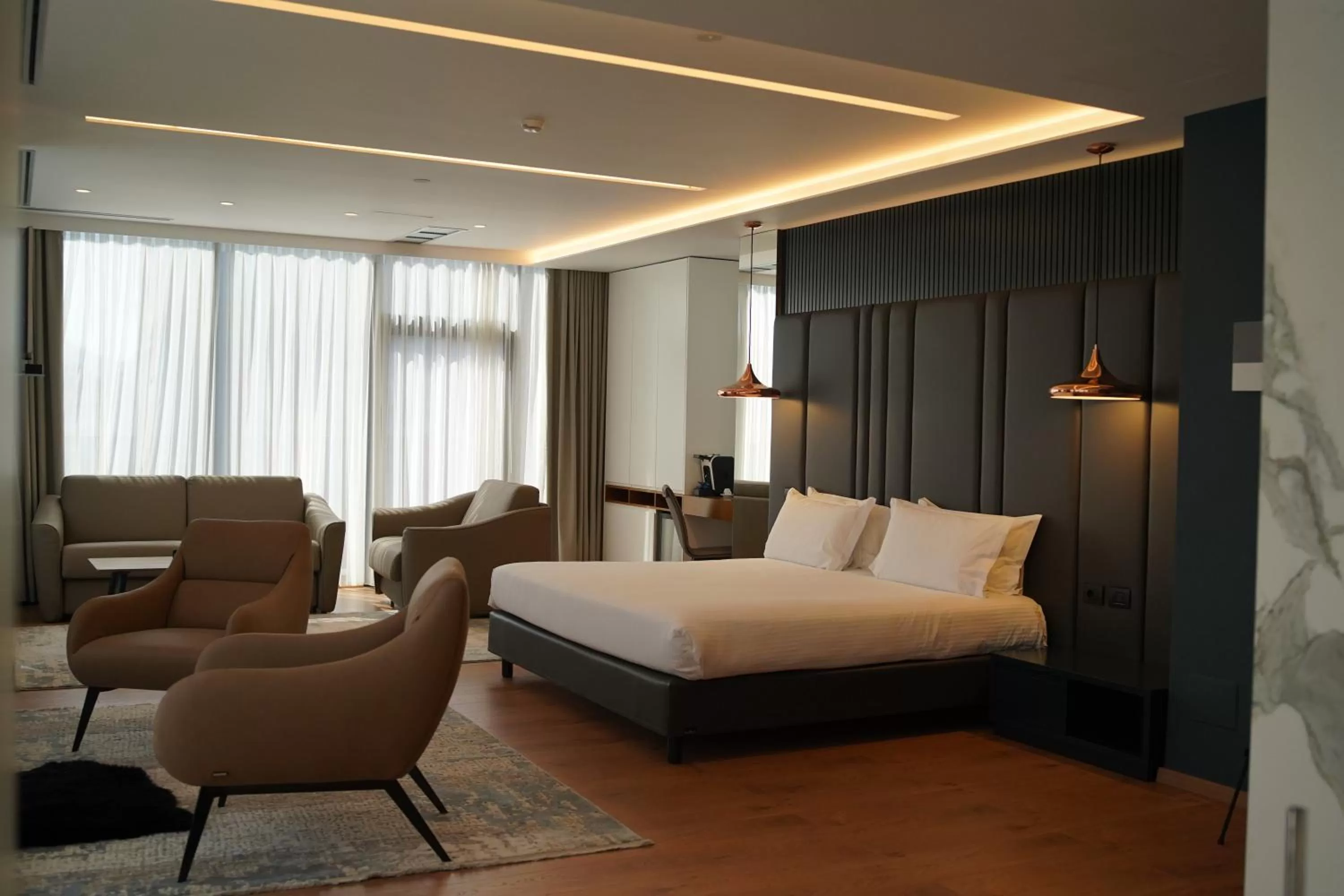 Bedroom, Bed in Black Diamond Hotel