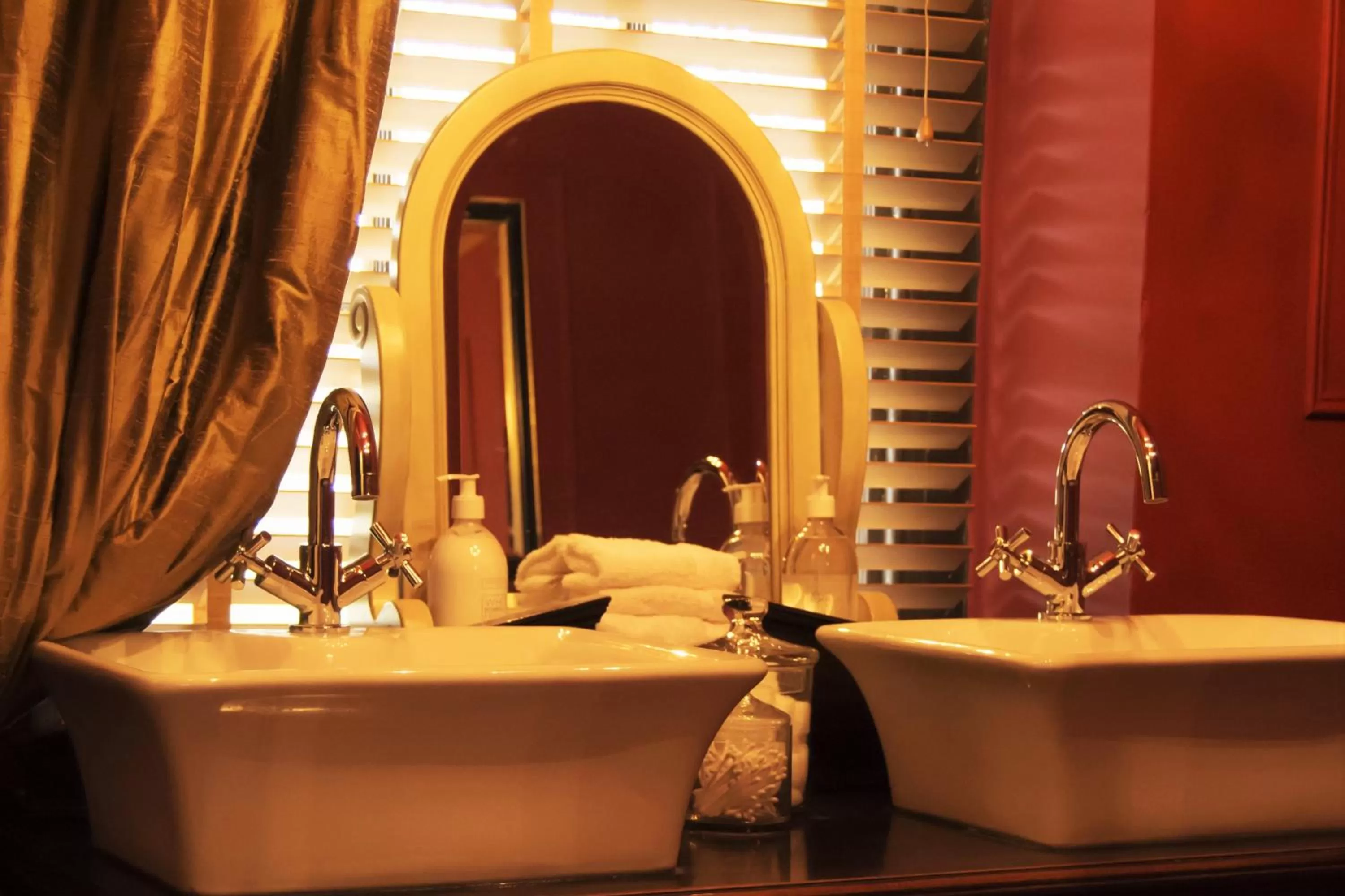 Bathroom in The Fox and Hounds