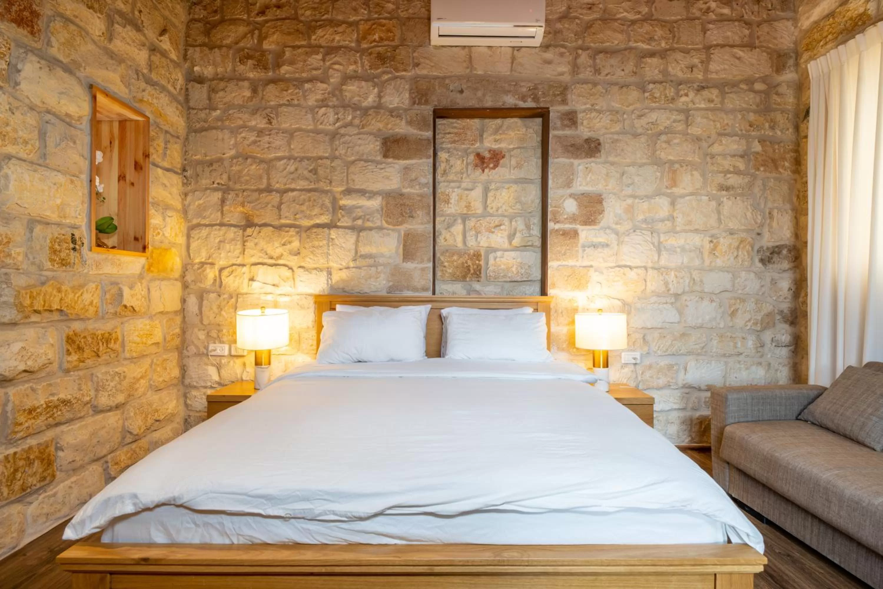 Bed in Via Maria Boutique Suites - Free Parking