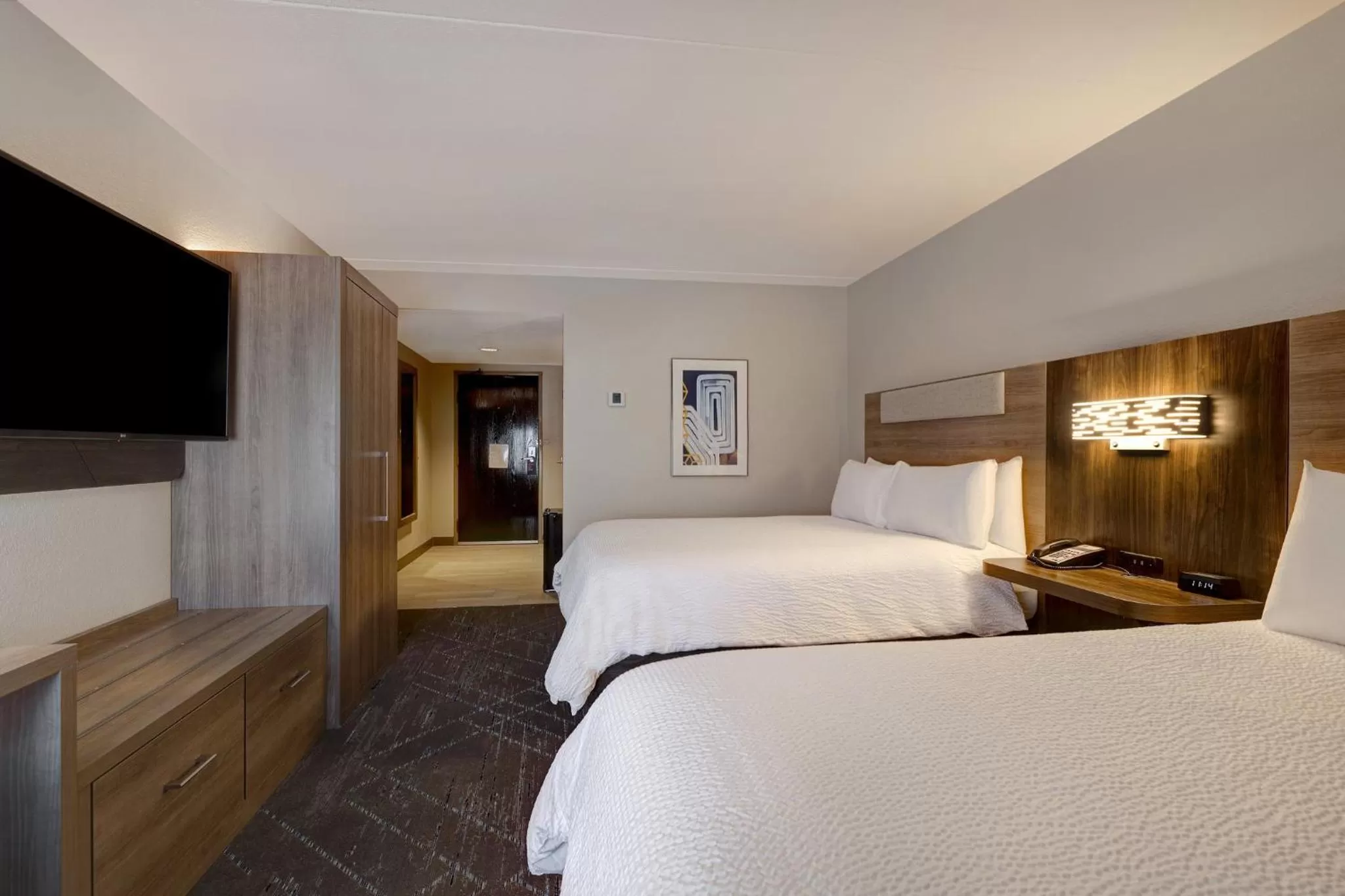 Photo of the whole room, Bed in Holiday Inn Express & Suites - Kansas City KU Medical Center by IHG