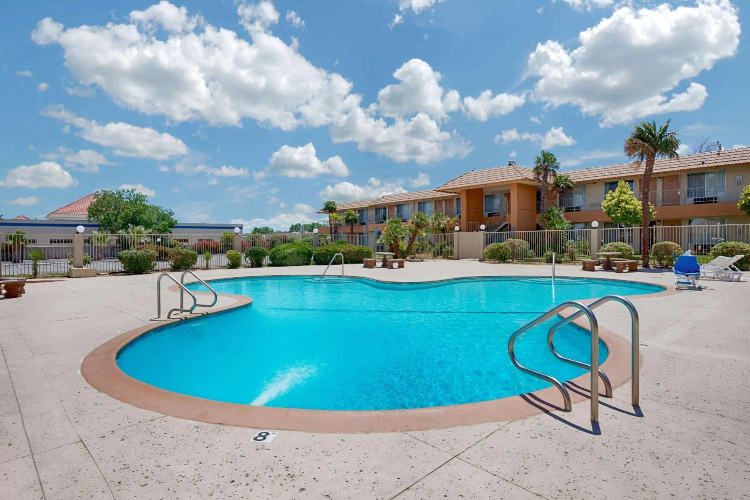 On site, Swimming Pool in Knights Inn Palmdale