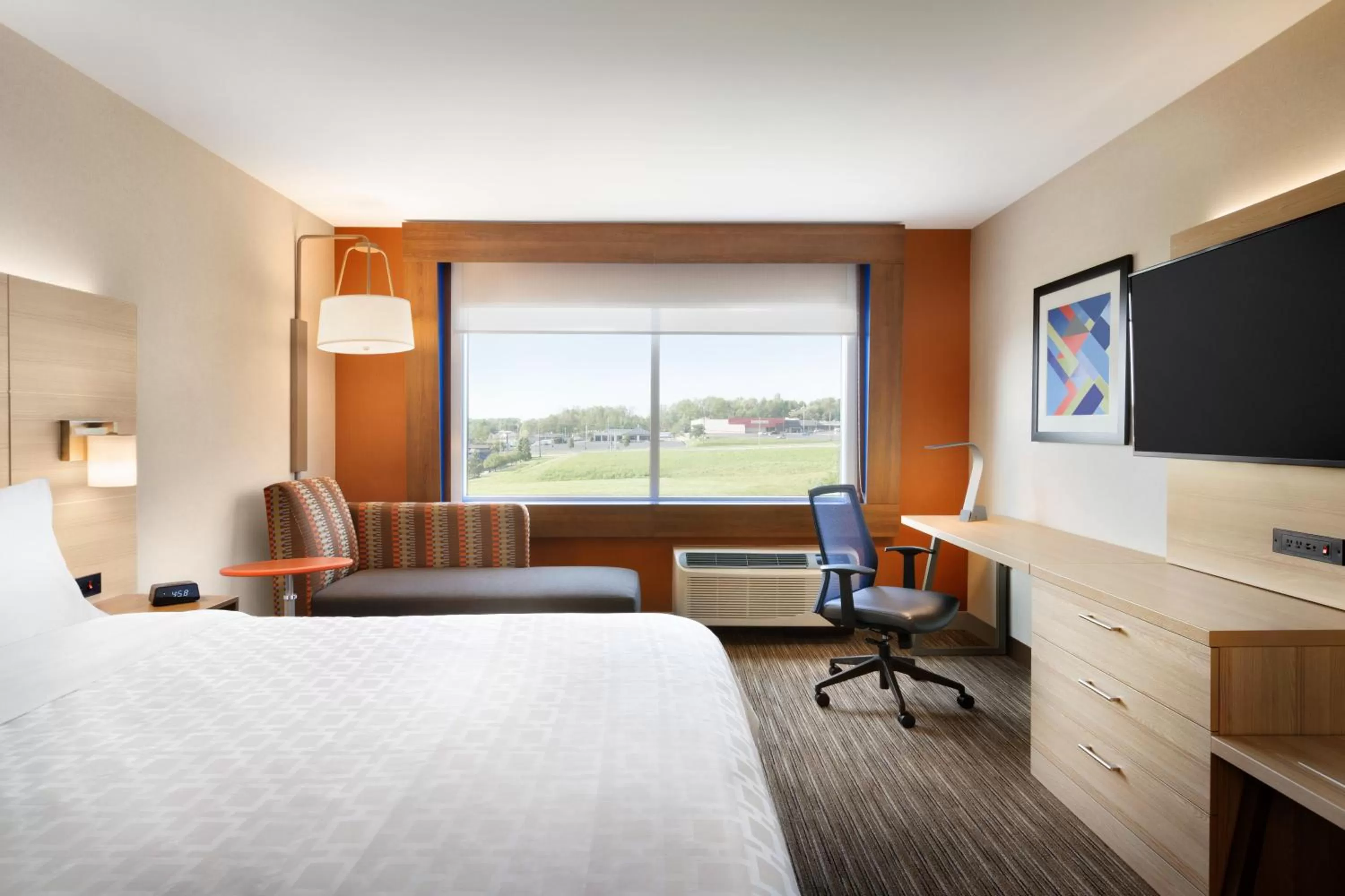 Photo of the whole room, Bed in Holiday Inn Express & Suites Heath - Newark by IHG