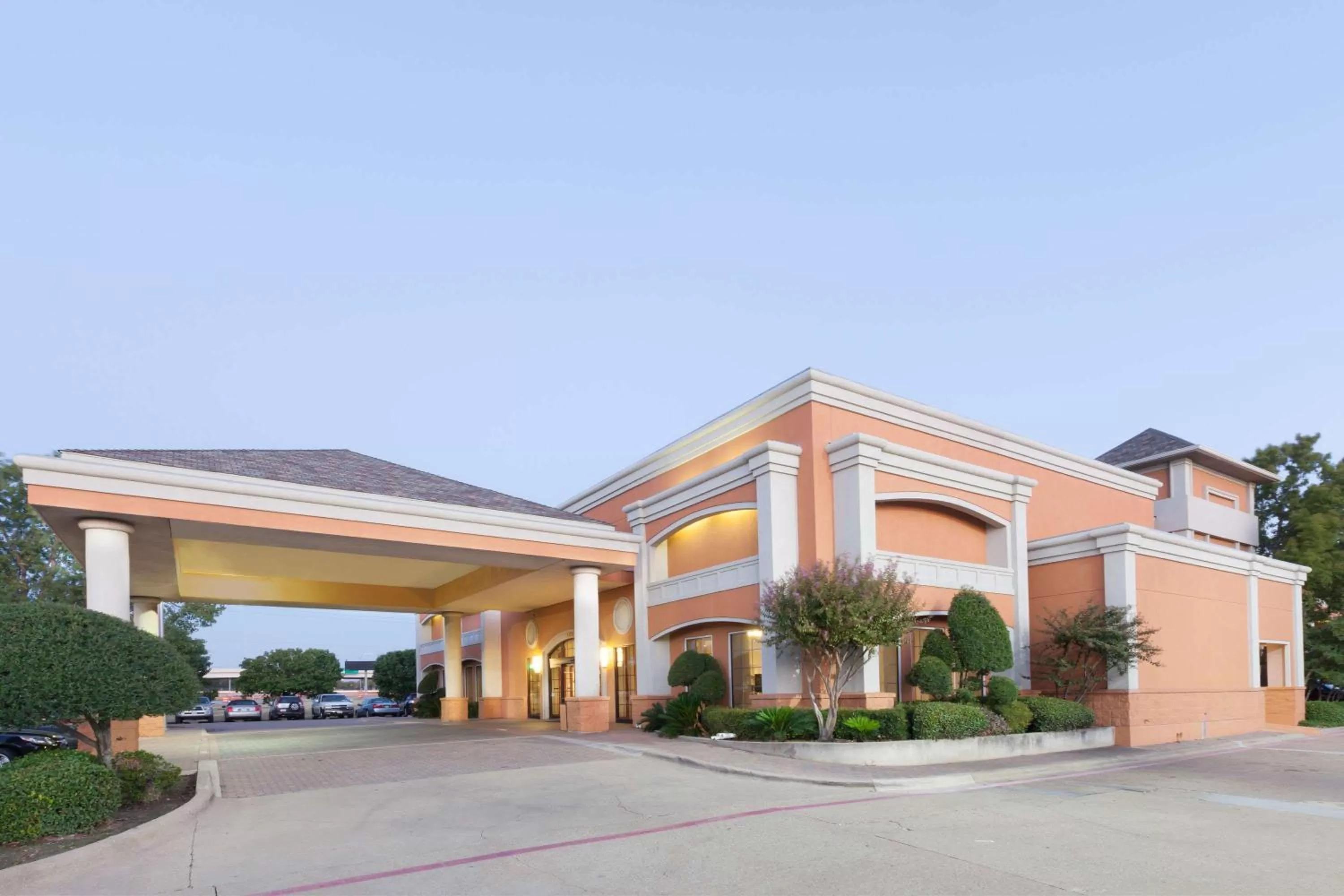Property building in Days Inn by Wyndham Irving Grapevine DFW Airport North