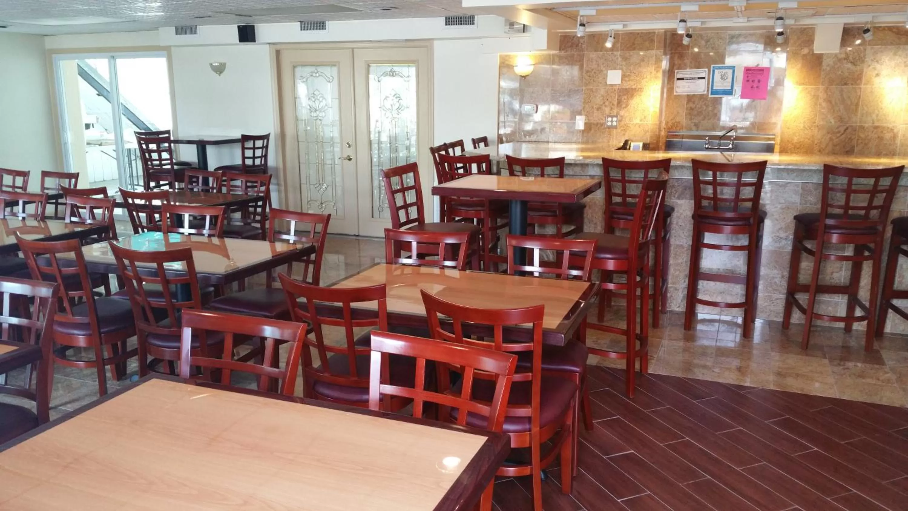 Lounge or bar in The Amethyst Beach Motel