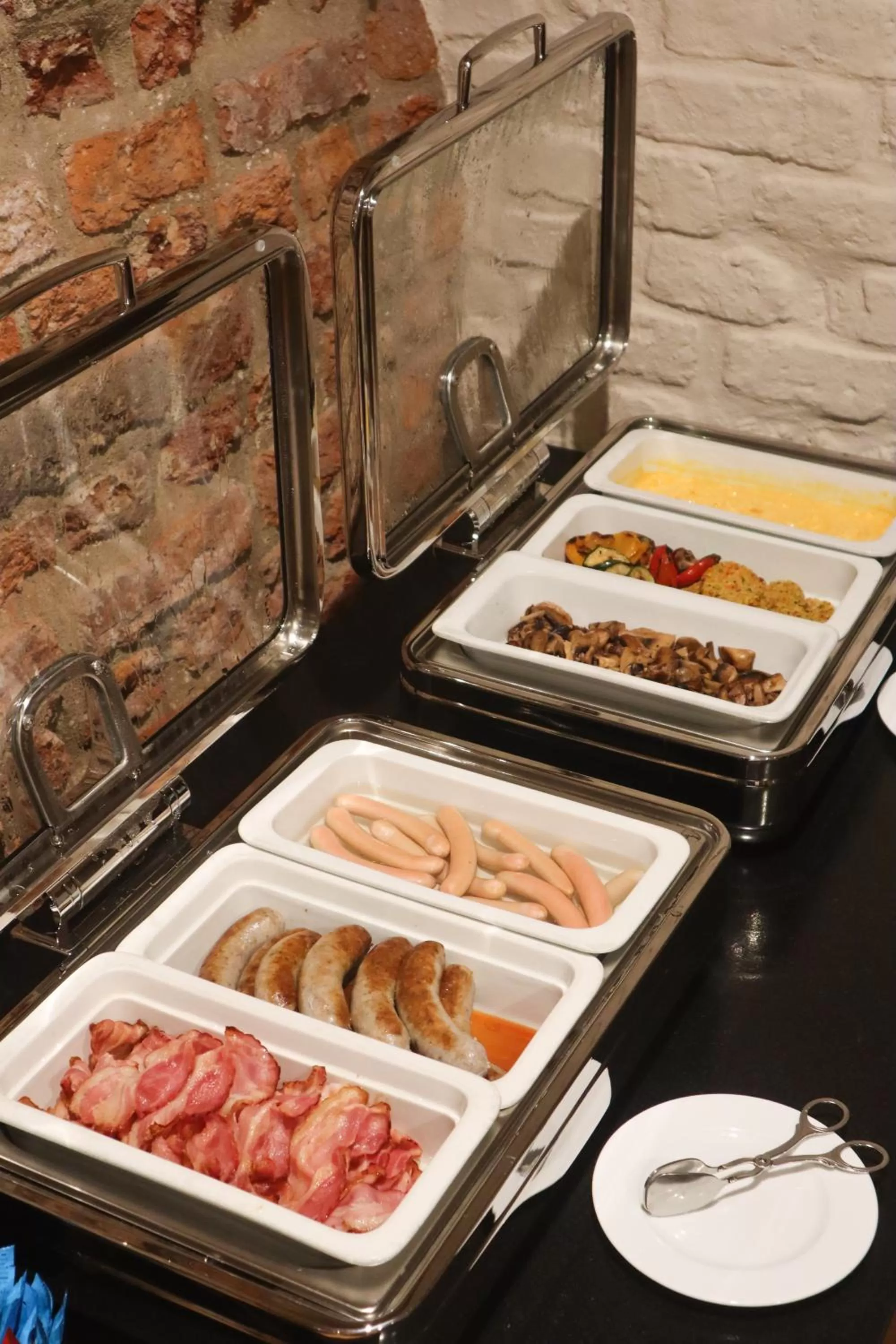 Buffet breakfast in Hotel 1231