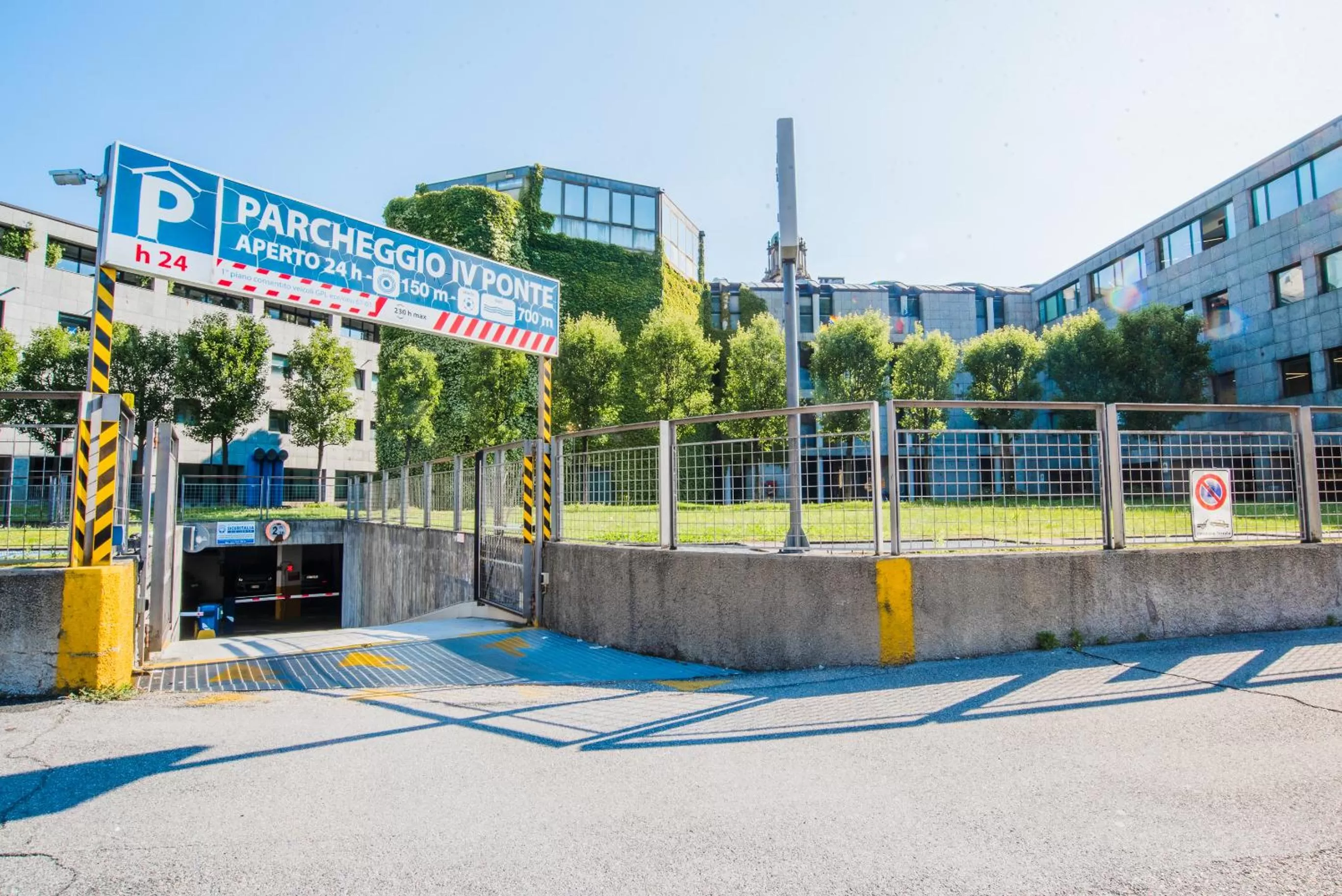Property building in Victoria Royal Garden