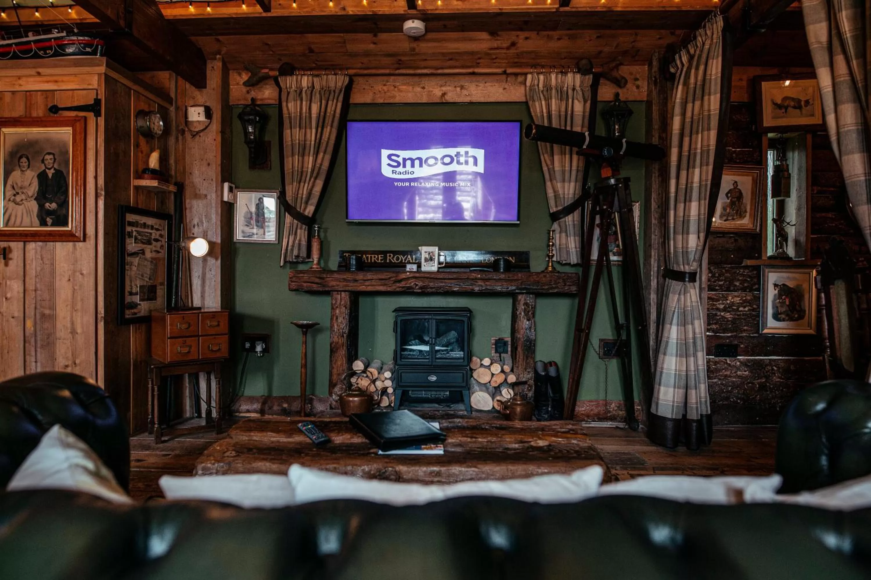 TV/Entertainment Center in South Causey Inn