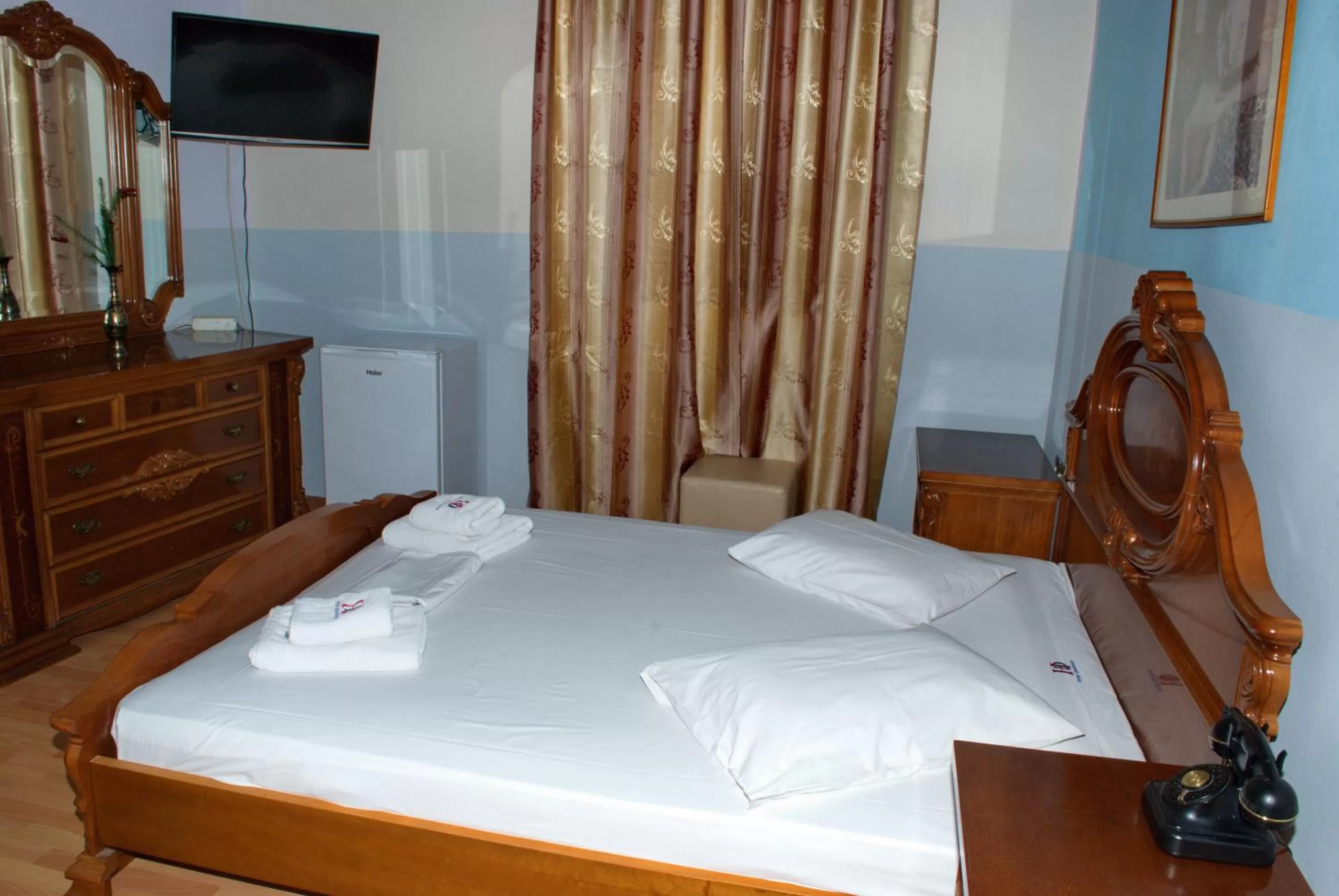 Bed in Diethnes Hotel