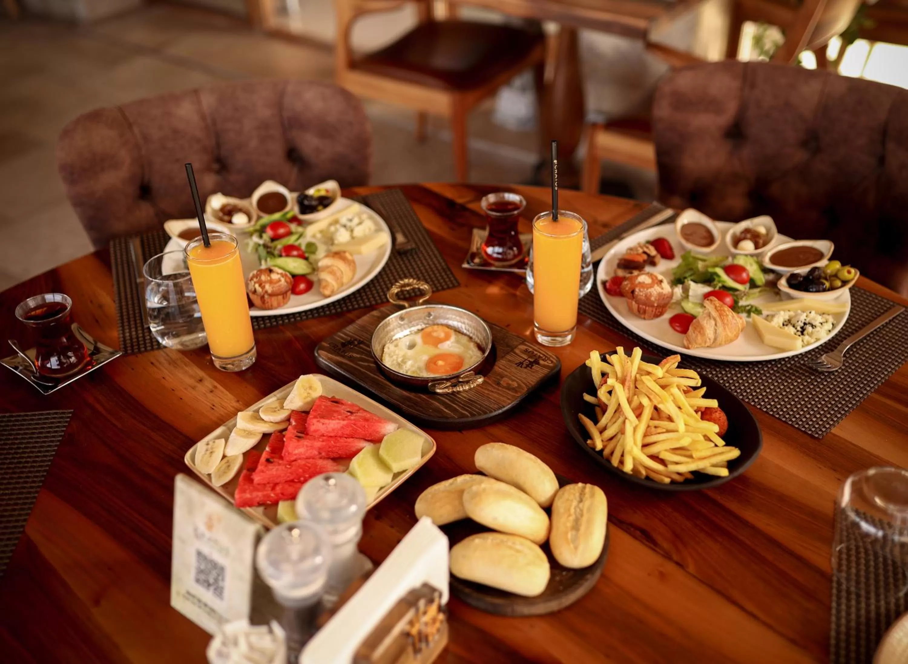 Restaurant/places to eat in Cratus Stone Palace