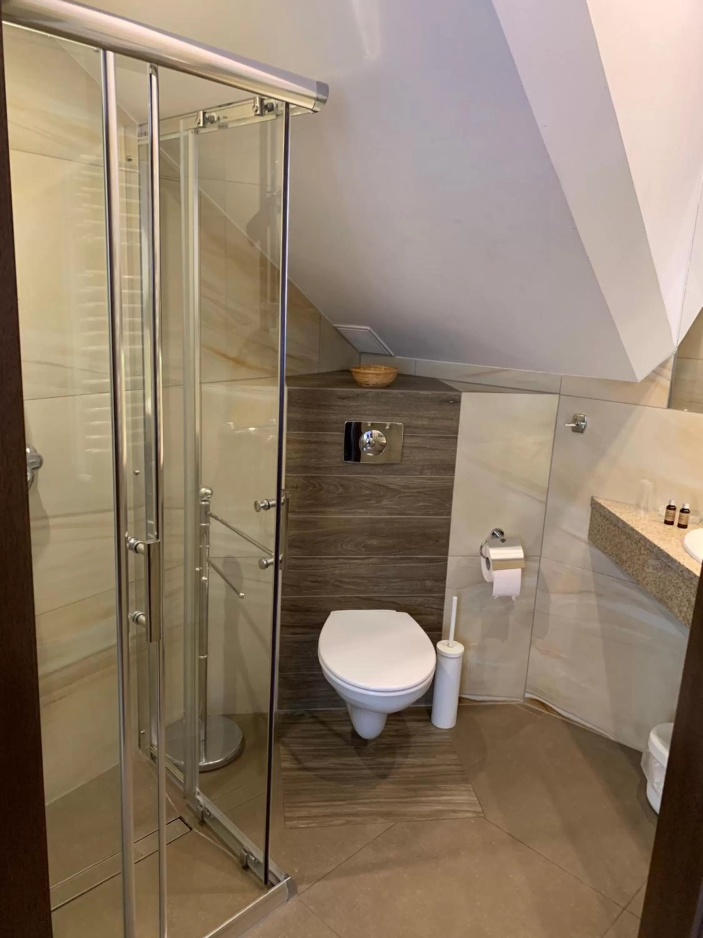 Toilet in GRONO Apartamenty