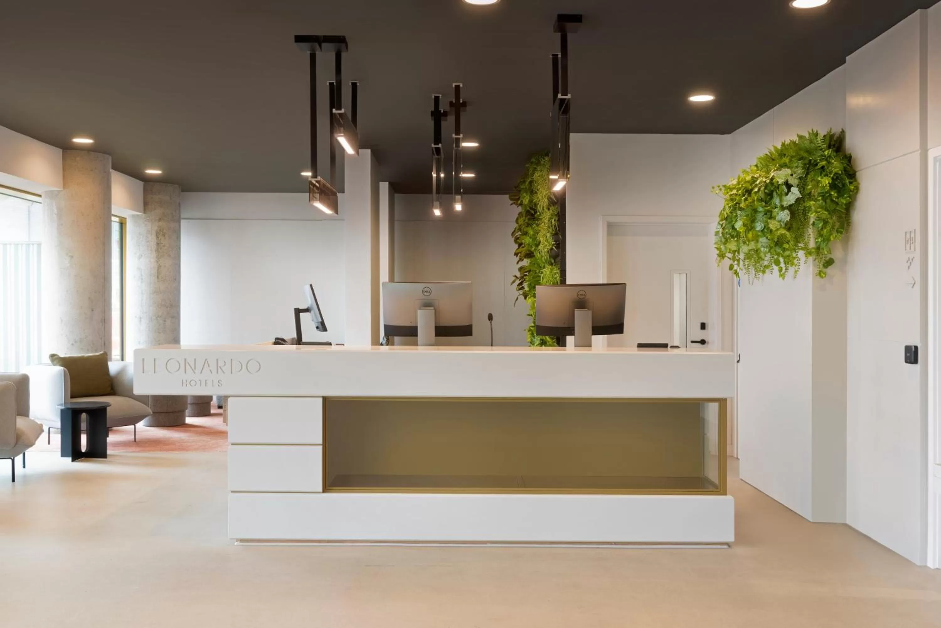 Lobby or reception in Leonardo Hotel Manchester Piccadilly