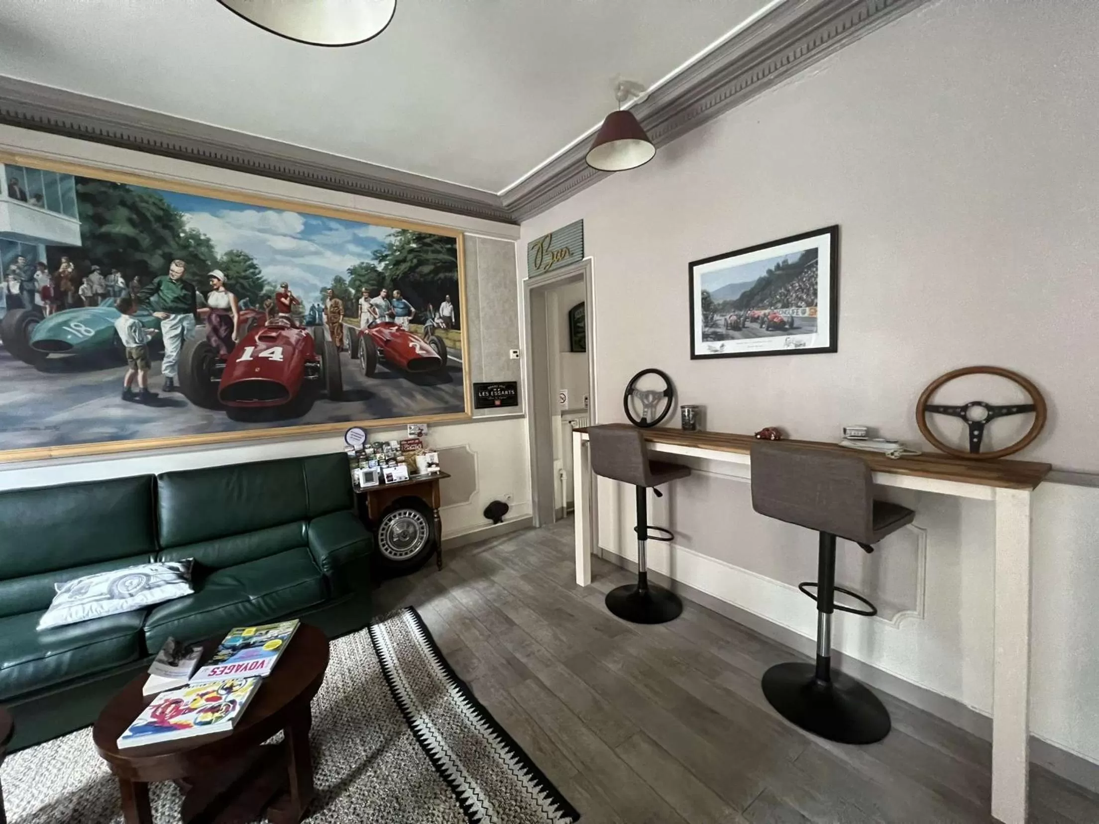 Communal lounge/ TV room in Hôtel Céline - Hôtel de la Gare