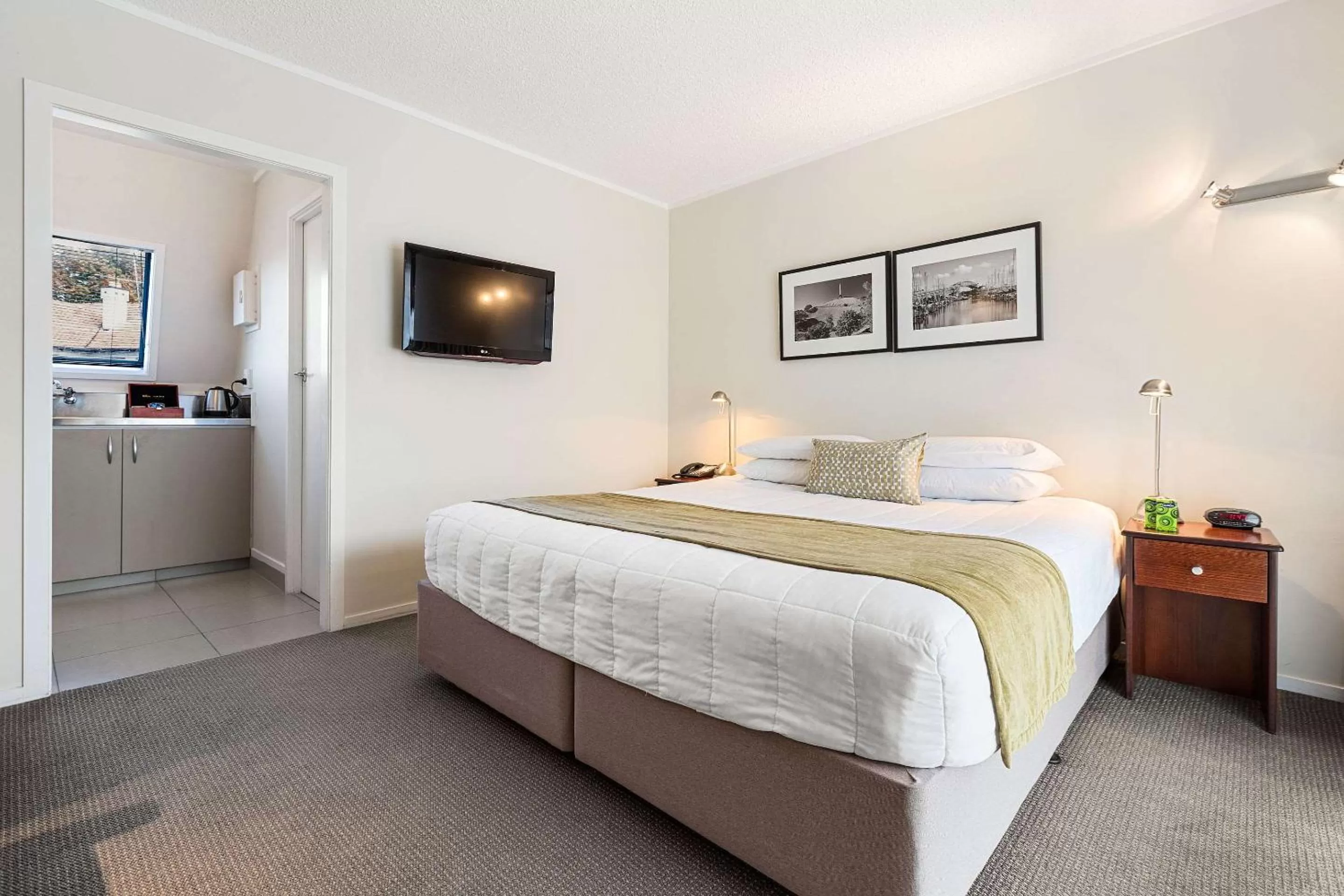 Photo of the whole room, Bed in The Parnell Hotel & Conference Centre