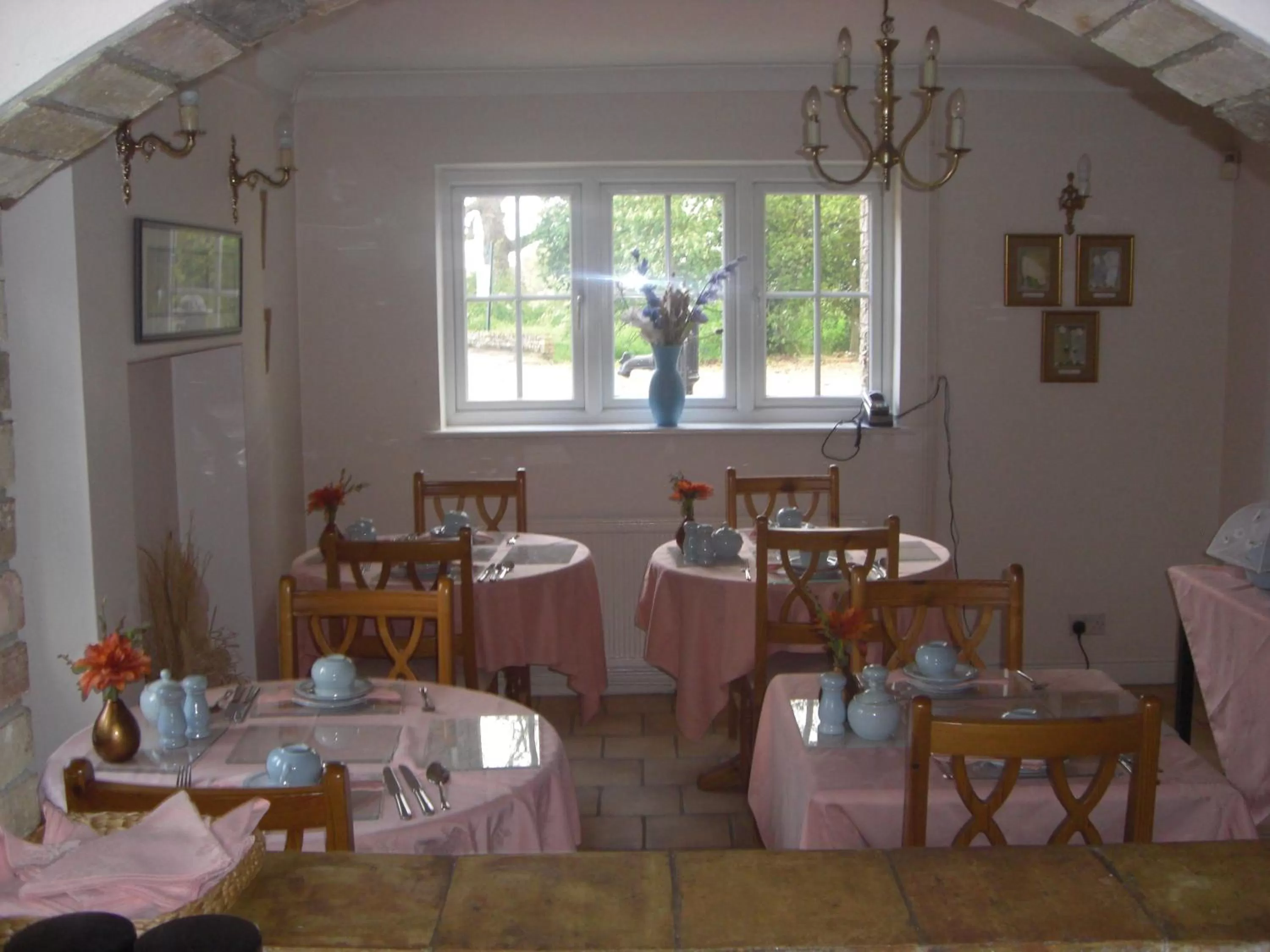 Restaurant/places to eat in The Brambles B&B